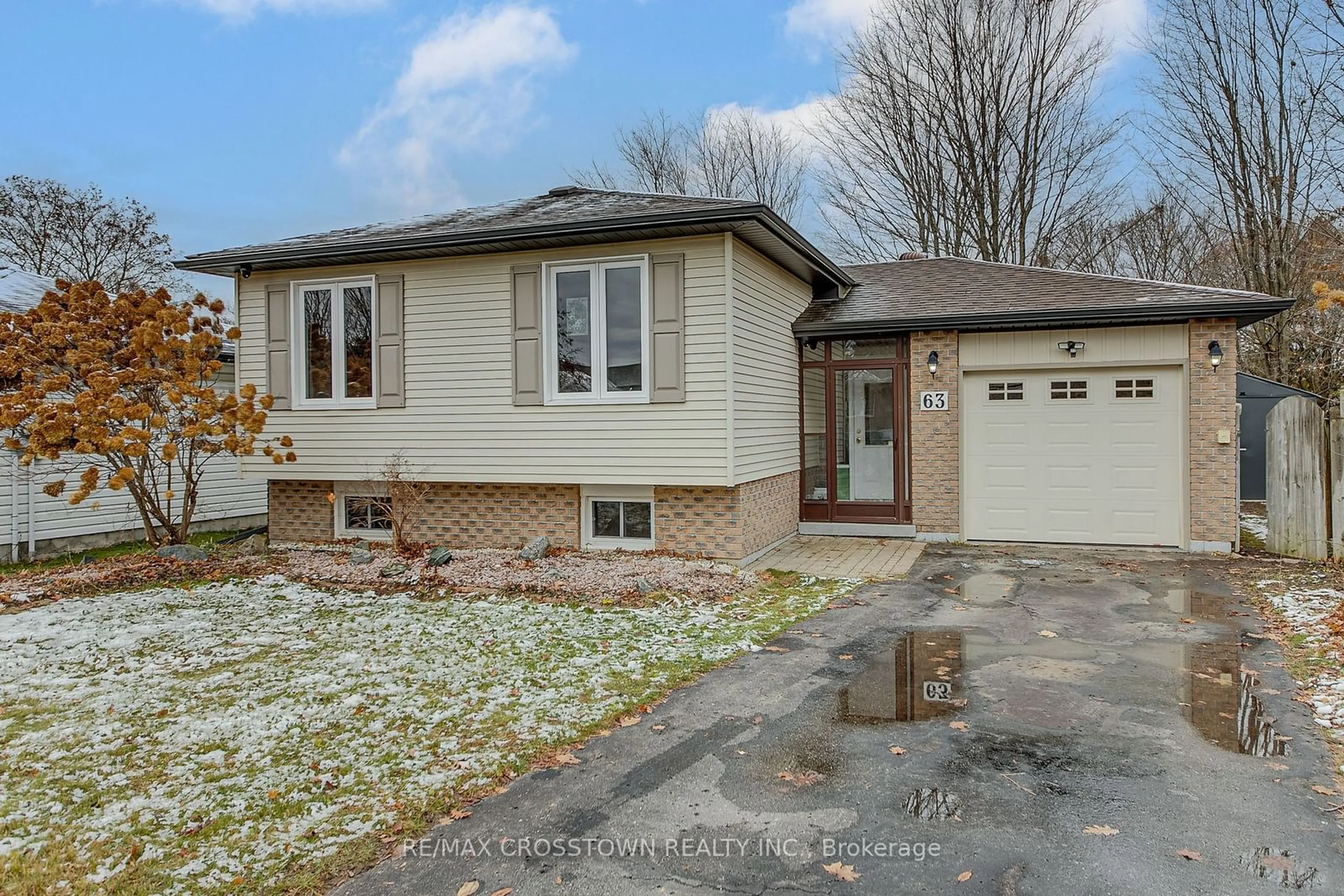 Frontside or backside of a home, cottage for 63 Bronte Cres, Barrie Ontario L4N 5B8