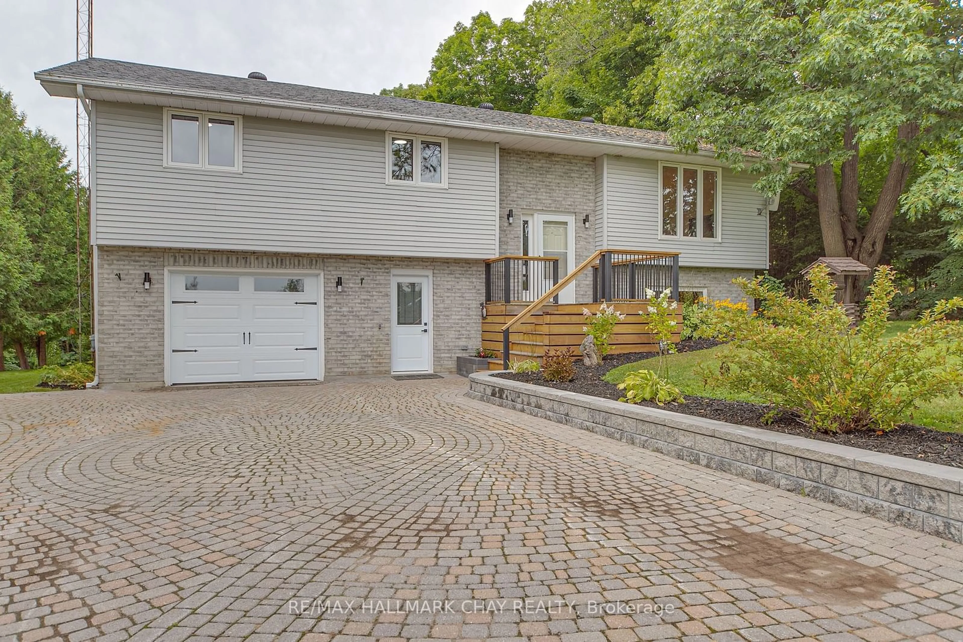 Frontside or backside of a home, the street view for 622 Scarlett Line, Springwater Ontario L0L 1V0