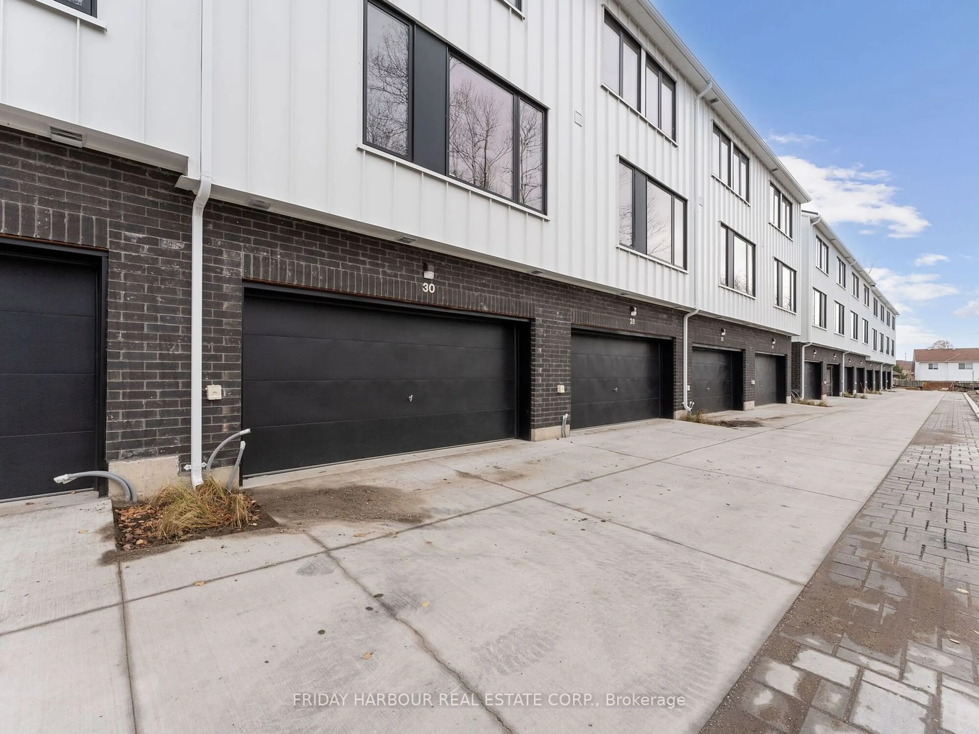 A pic from exterior of the house or condo, the front or back of building for 30 Rainwater Lane #30, Barrie Ontario L4N 9J6