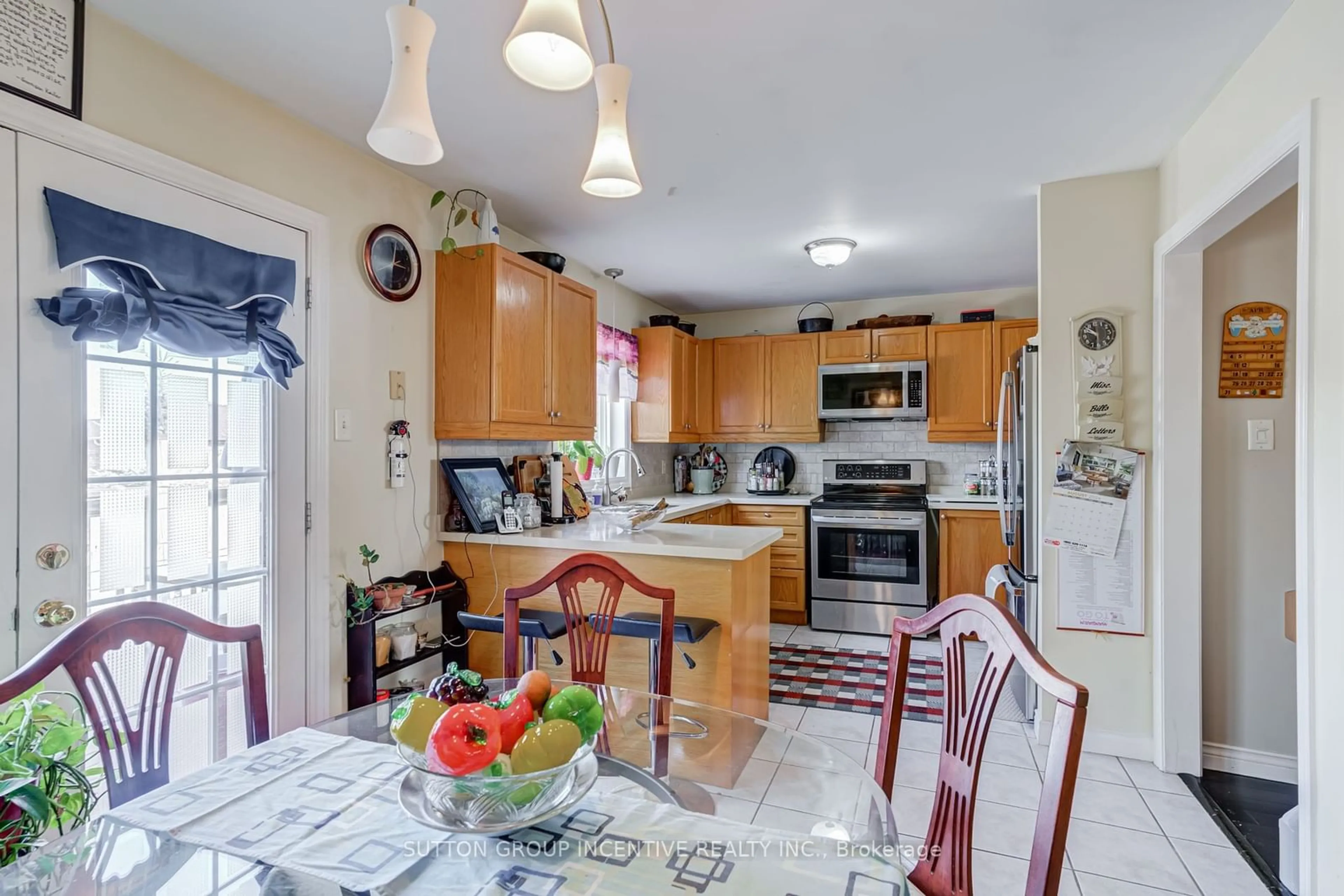 Kitchen, wood floors, cottage for 19 Brown Wood Dr, Barrie Ontario L4M 6N4