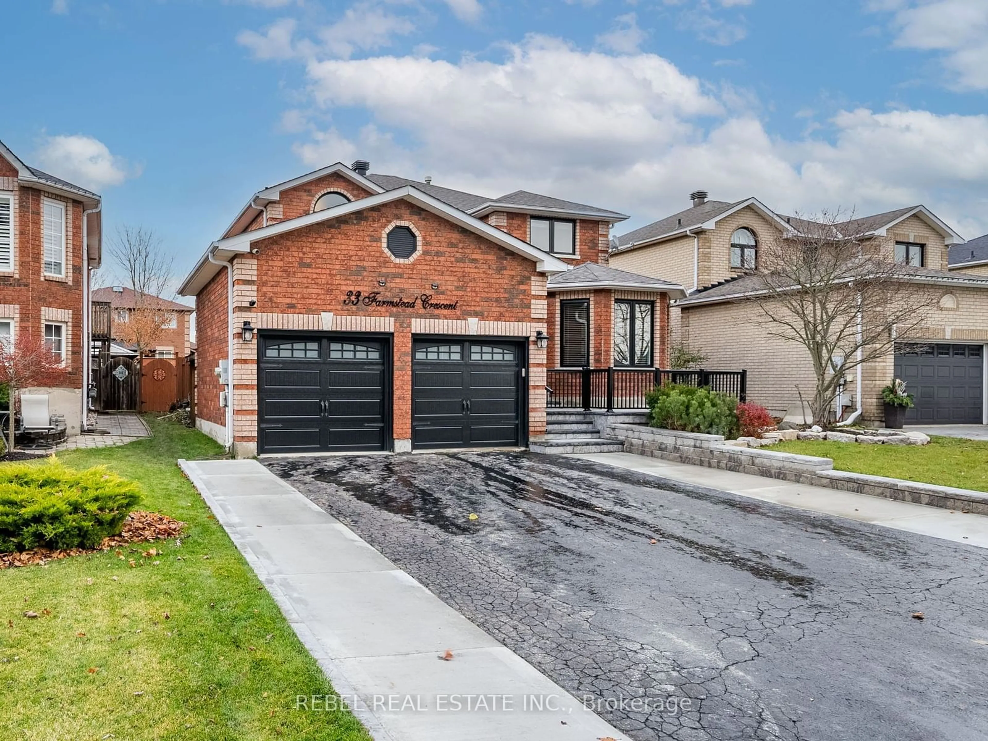 Home with brick exterior material for 33 Farmstead Cres, Barrie Ontario L4N 8S2