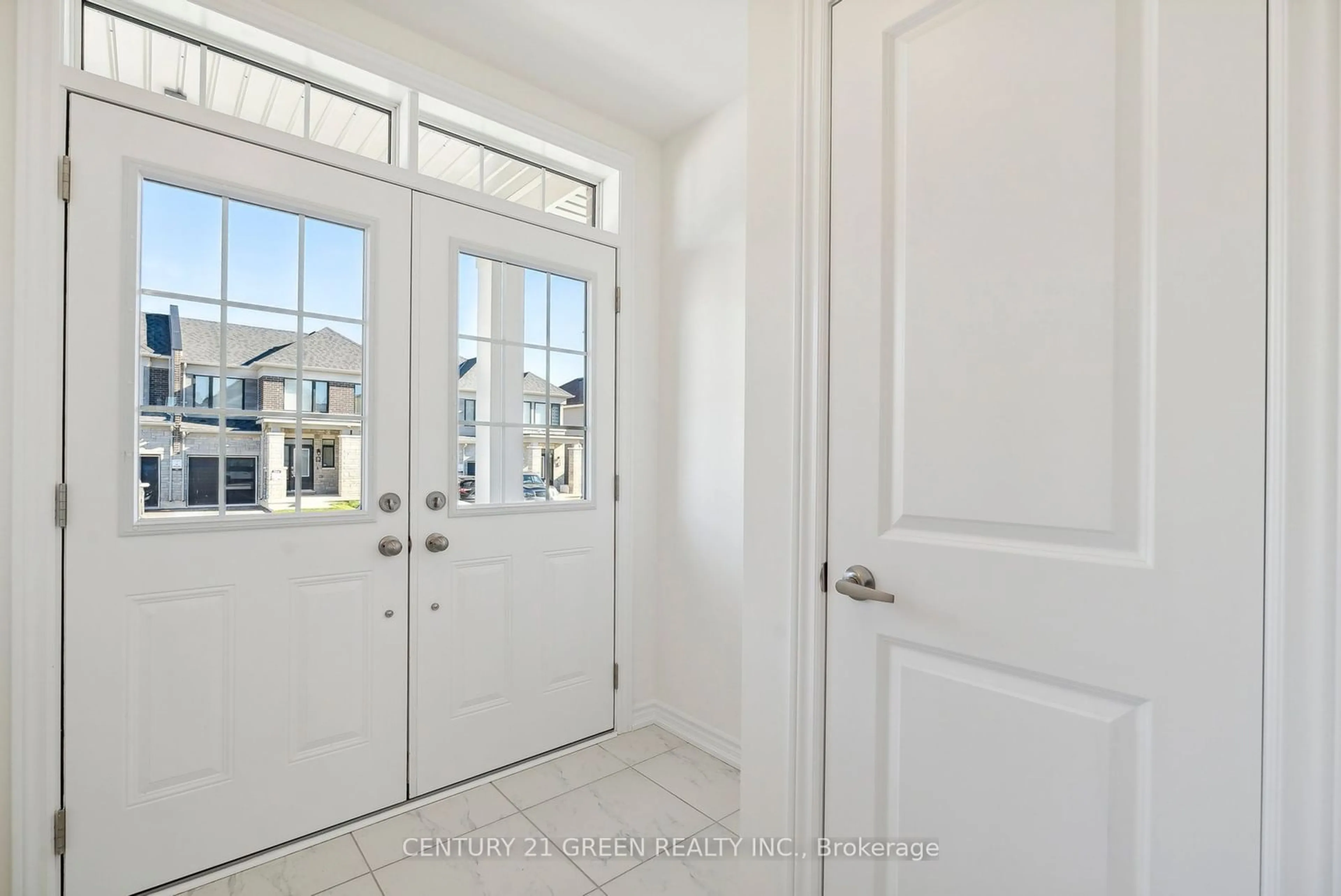 Indoor entryway, wood floors for 41 Durham Ave, Barrie Ontario L9J 0W7