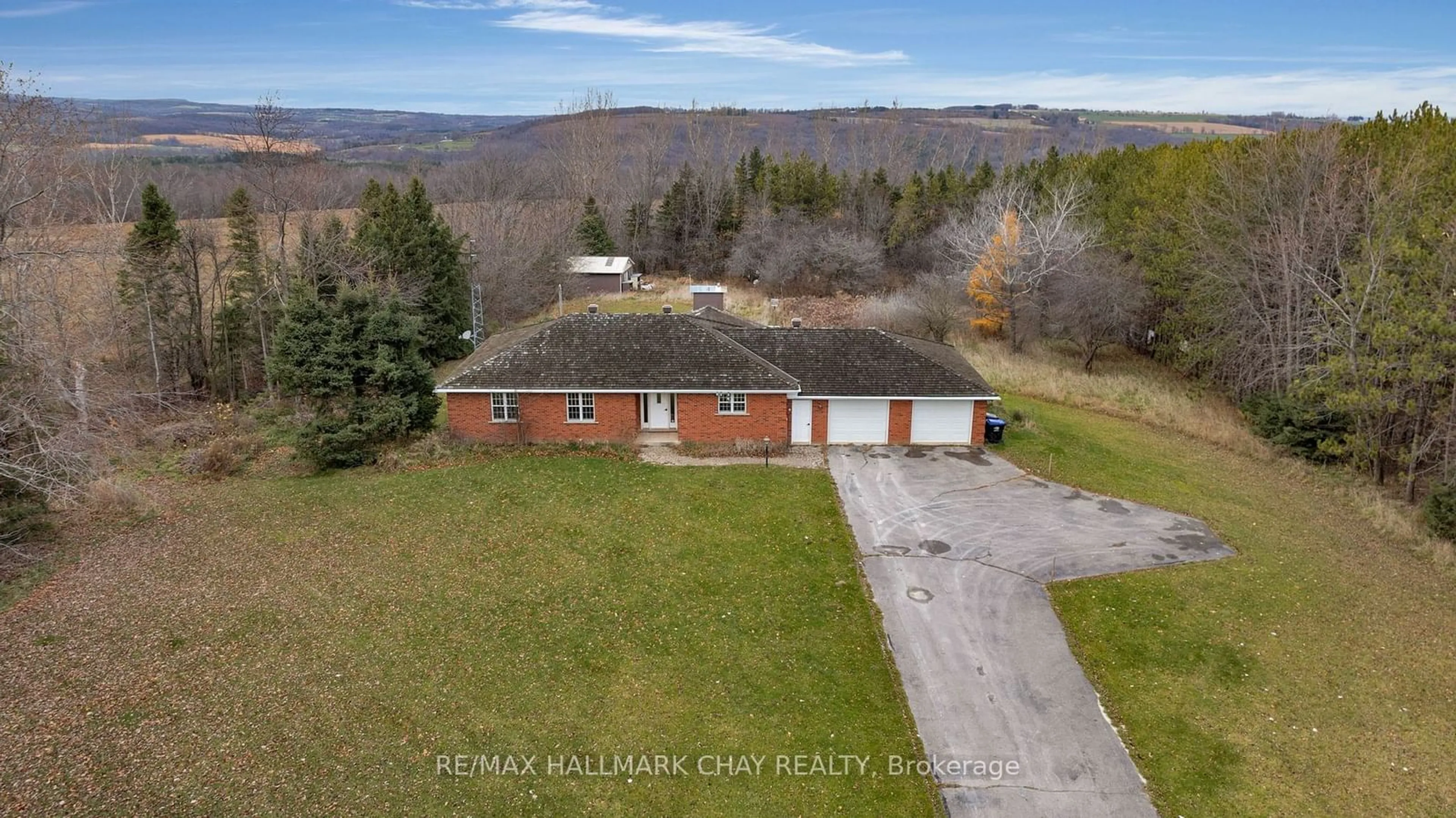 Frontside or backside of a home, cottage for 7598 6 7 Sideroad, Clearview Ontario L0M 1G0