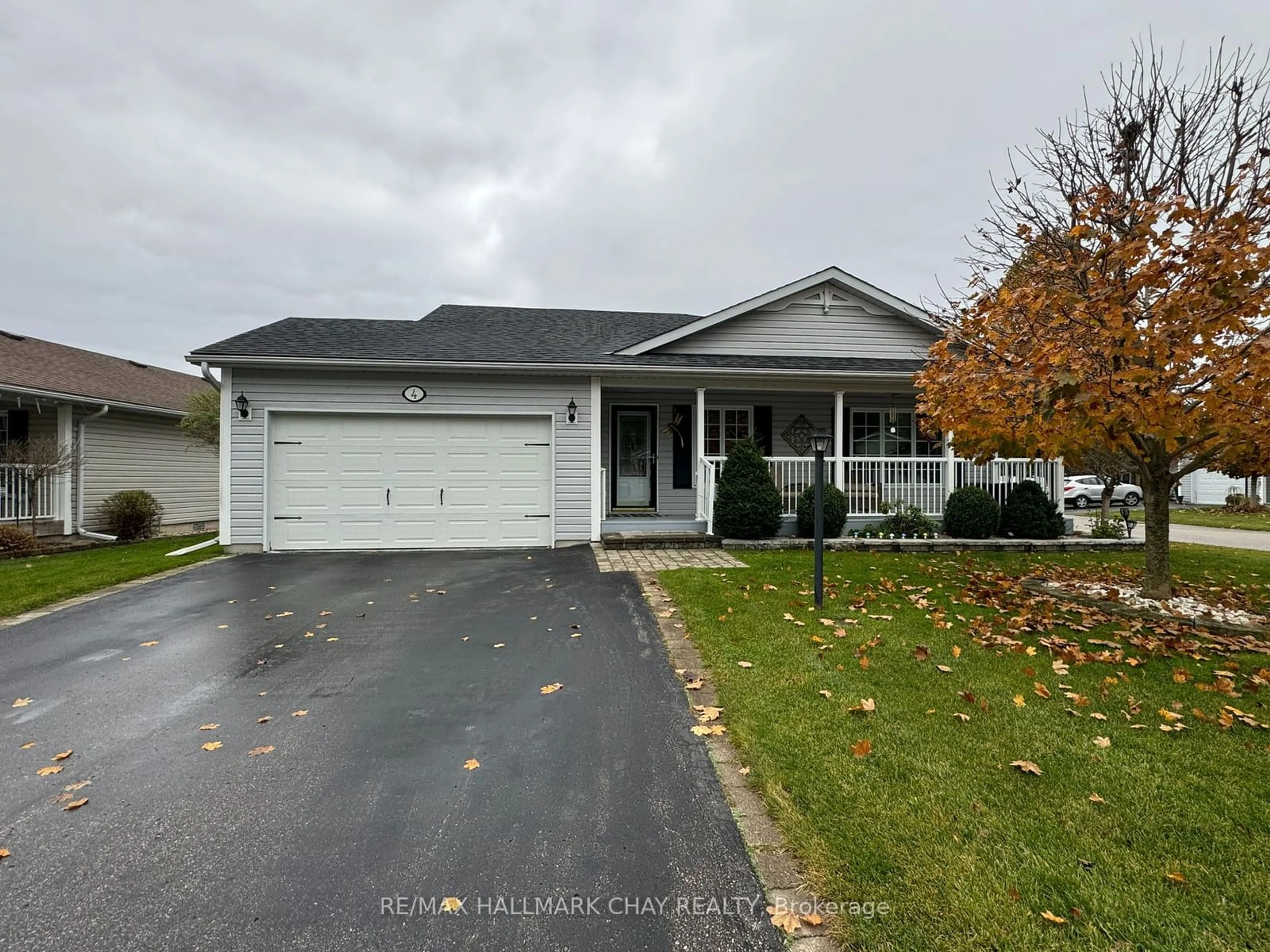 Frontside or backside of a home, the street view for 4 Ventnor Cres, Wasaga Beach Ontario L9Z 3A8