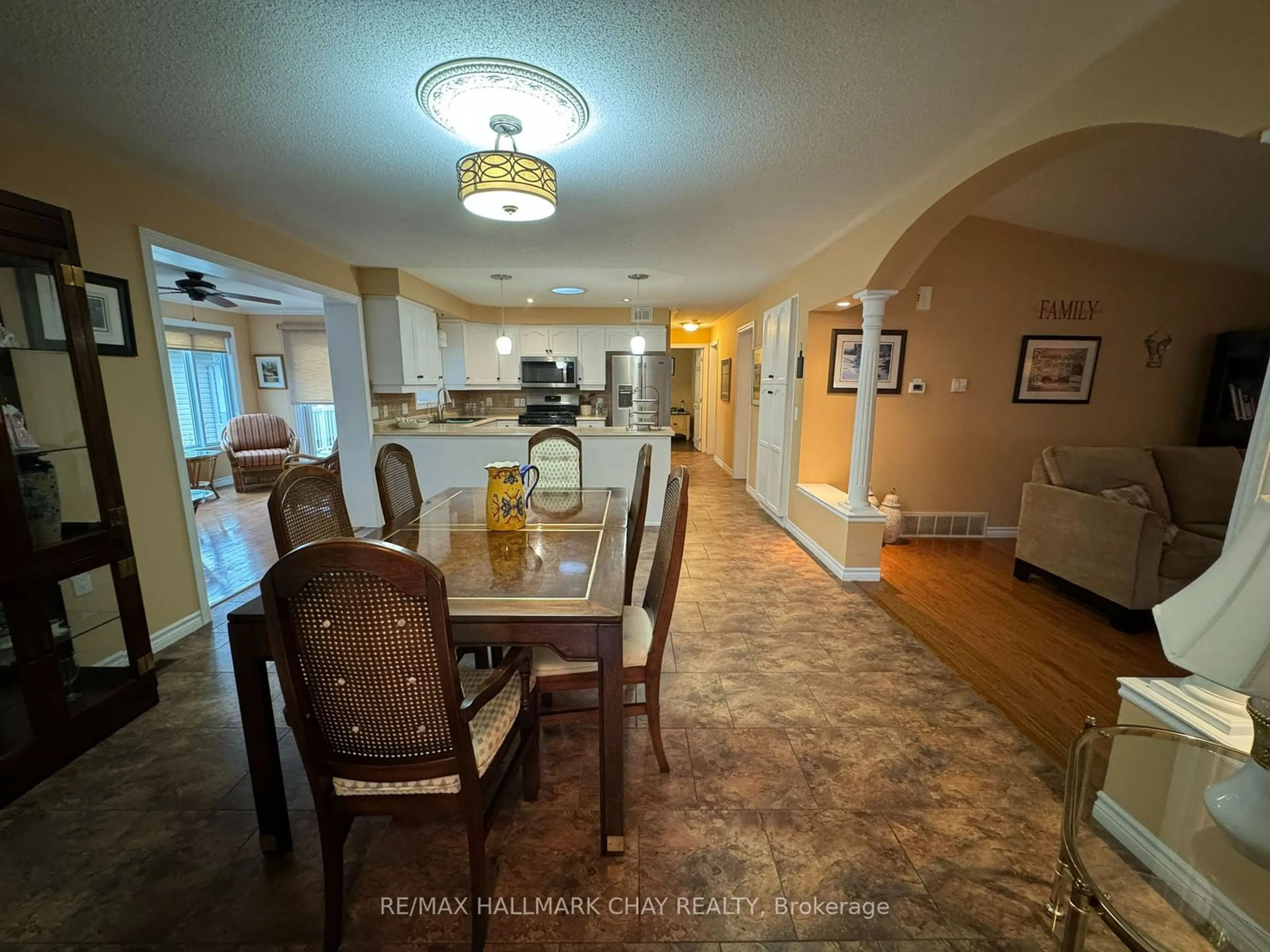 Dining room, wood floors for 4 Ventnor Cres, Wasaga Beach Ontario L9Z 3A8