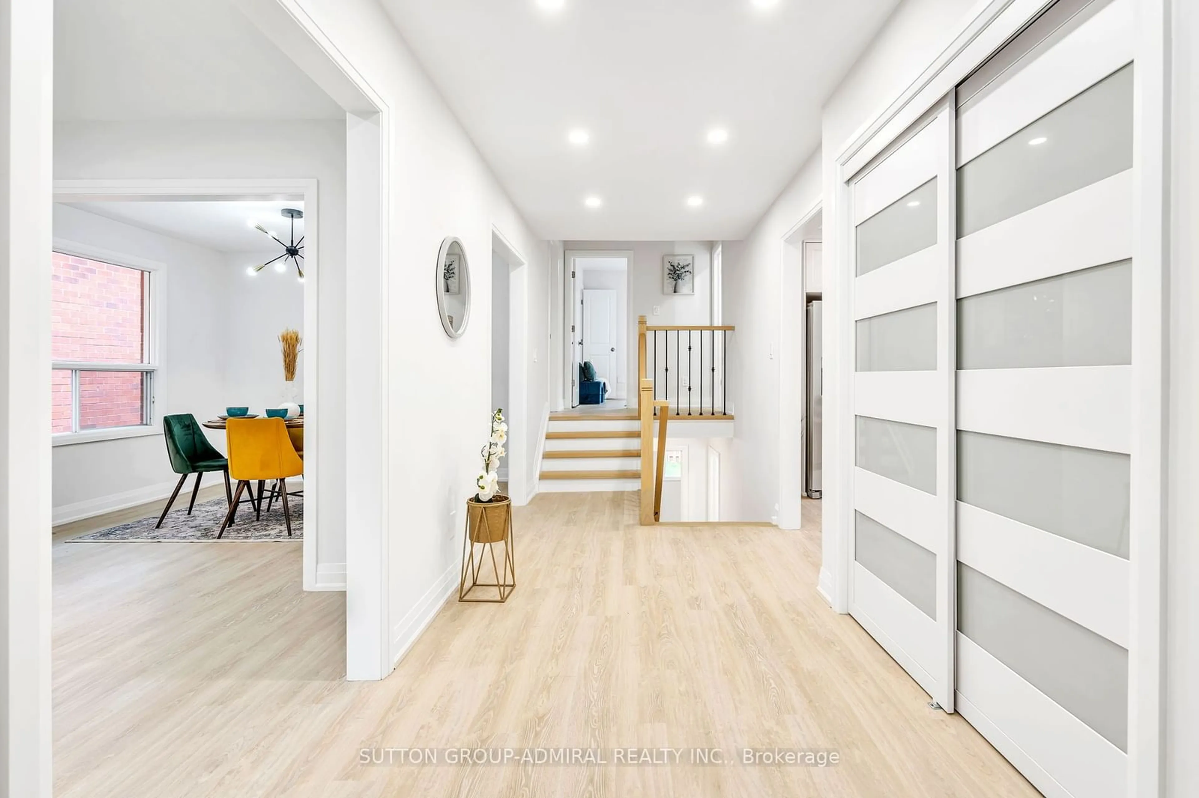 Indoor entryway, wood floors for 8 Cuthbert St, Barrie Ontario L4N 6X7