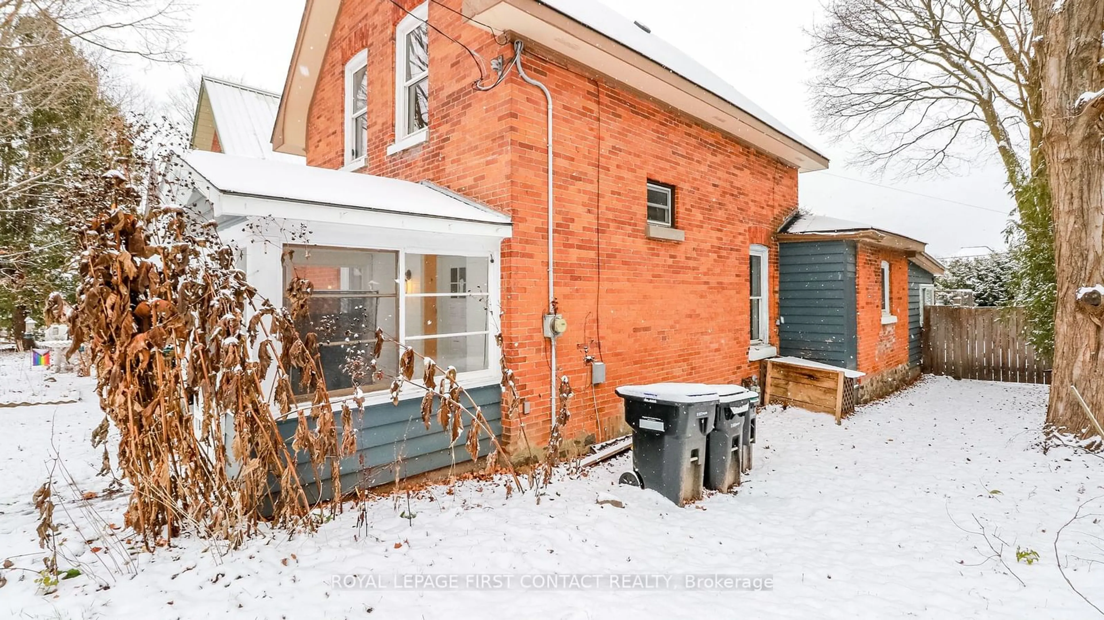 A pic from exterior of the house or condo, the fenced backyard for 301 Fourth St, Midland Ontario L4R 3T9