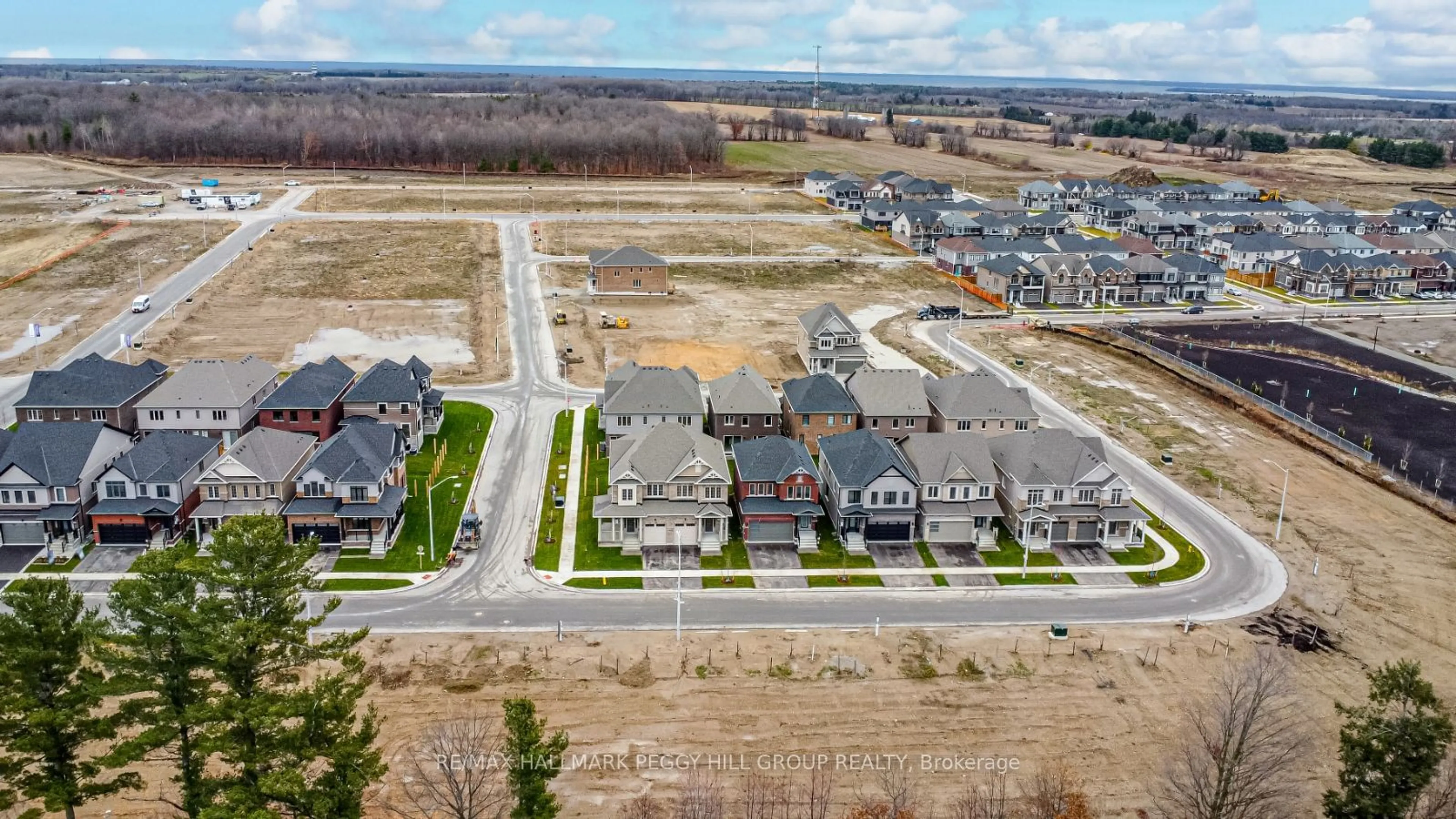 A pic from exterior of the house or condo, the street view for 182 Durham Ave, Barrie Ontario L9J 0Z4