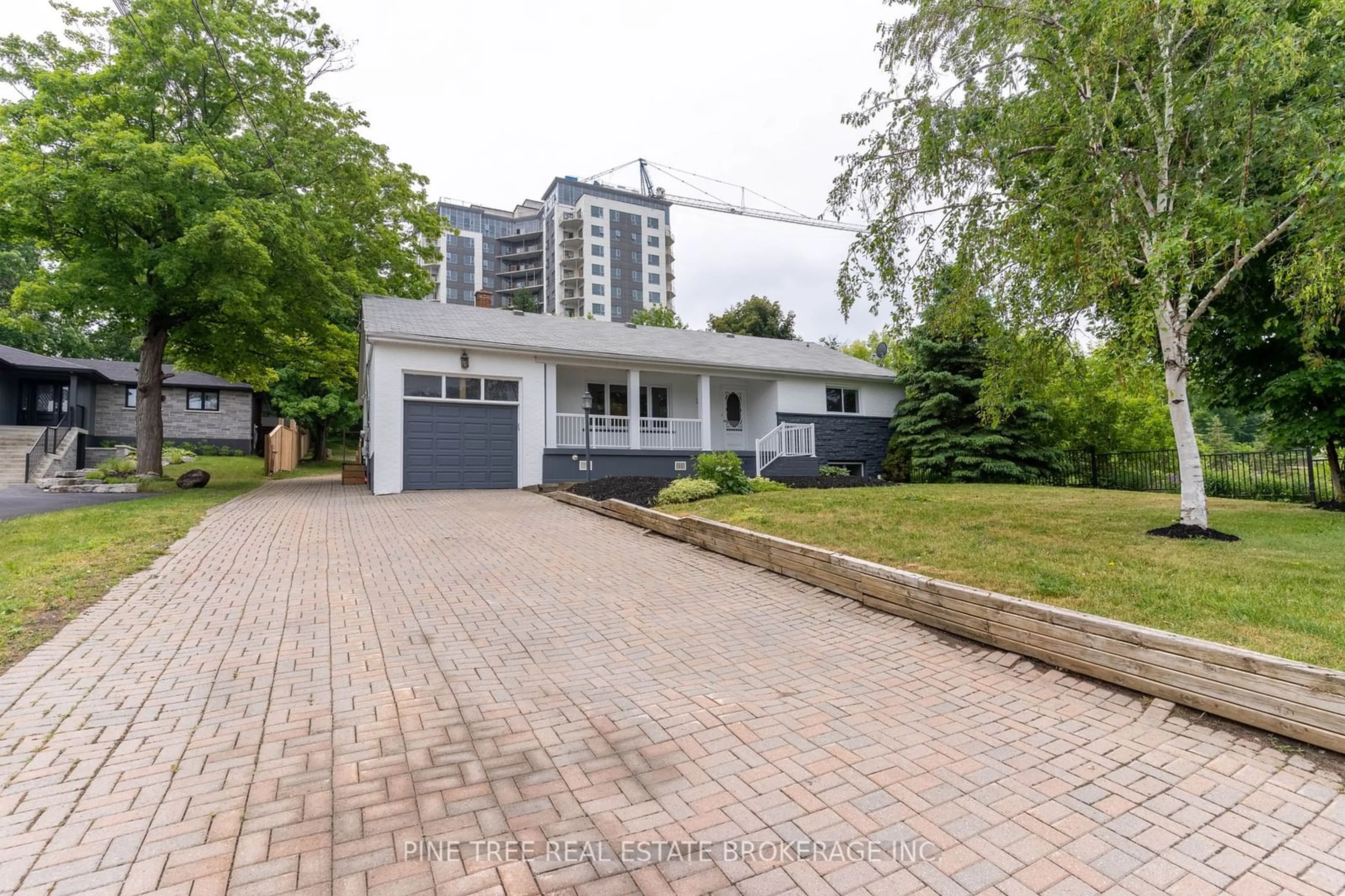 Frontside or backside of a home, the street view for 39 Little Lake Dr, Barrie Ontario L4M 7B9