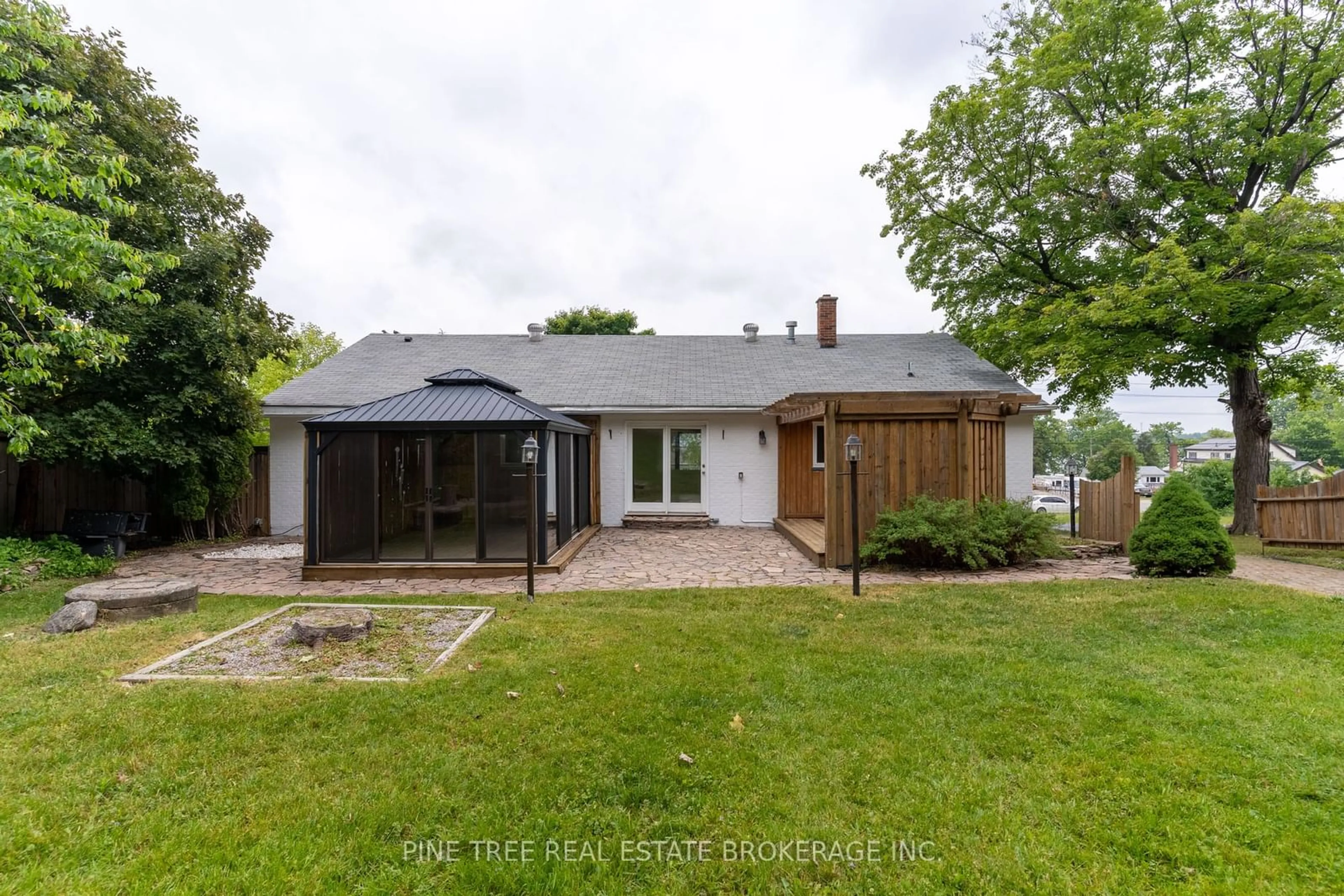 Frontside or backside of a home, the fenced backyard for 39 Little Lake Dr, Barrie Ontario L4M 7B9