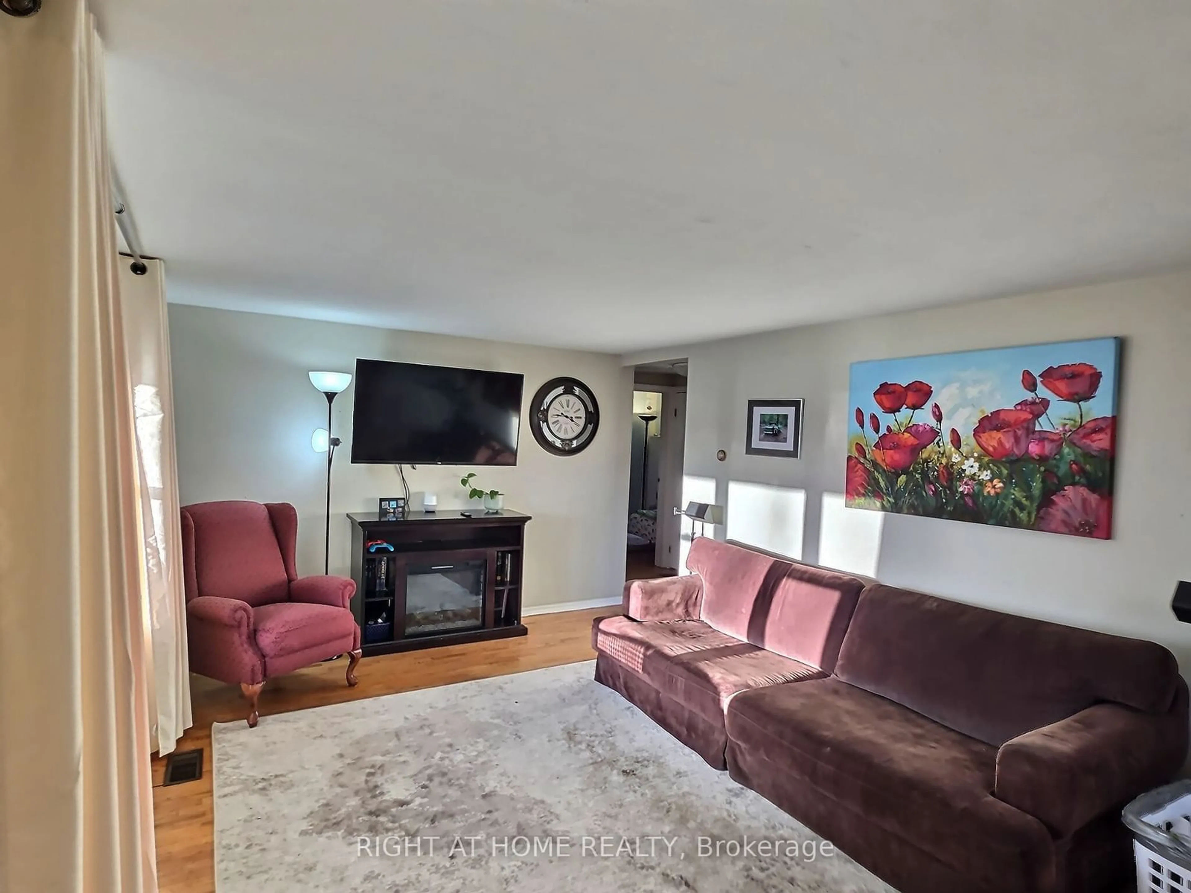 Living room, wood floors for 58 Skyline Dr, Orillia Ontario L3V 3V9