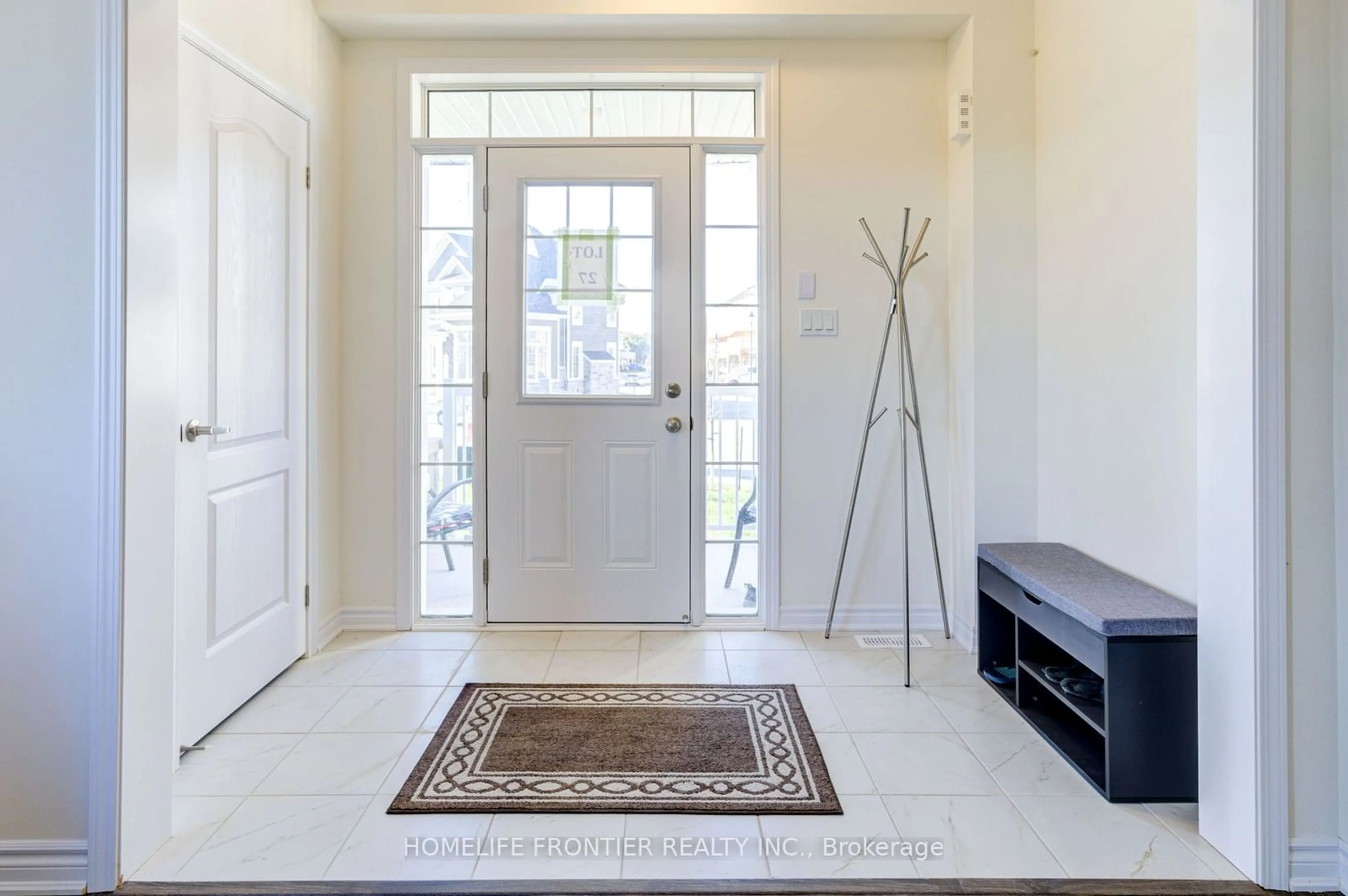 Indoor entryway for 10 Shapira Ave, Wasaga Beach Ontario L9Z 0K2