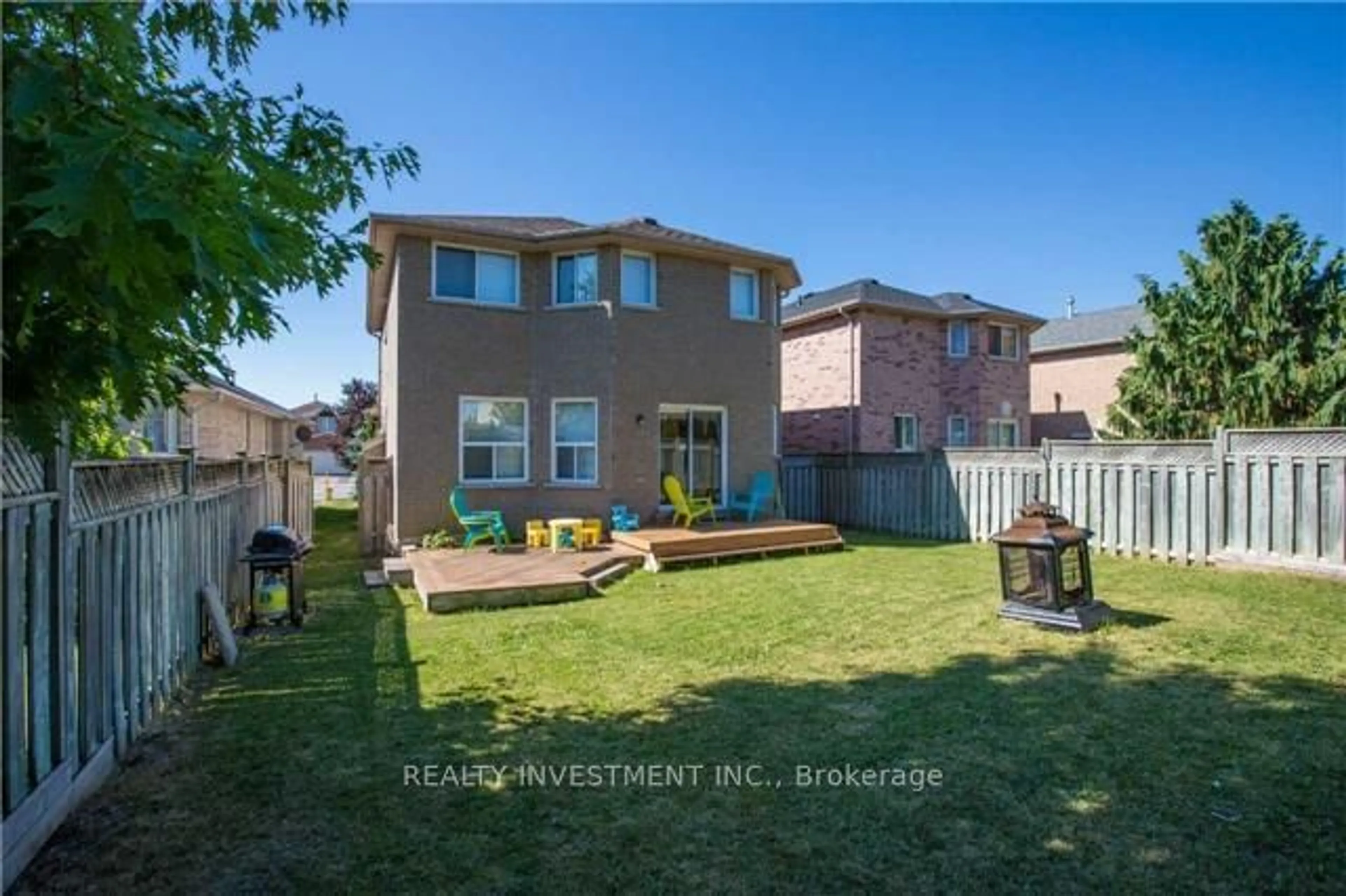 Frontside or backside of a home, the fenced backyard for 44 Widgeon St, Barrie Ontario L4N 8W5