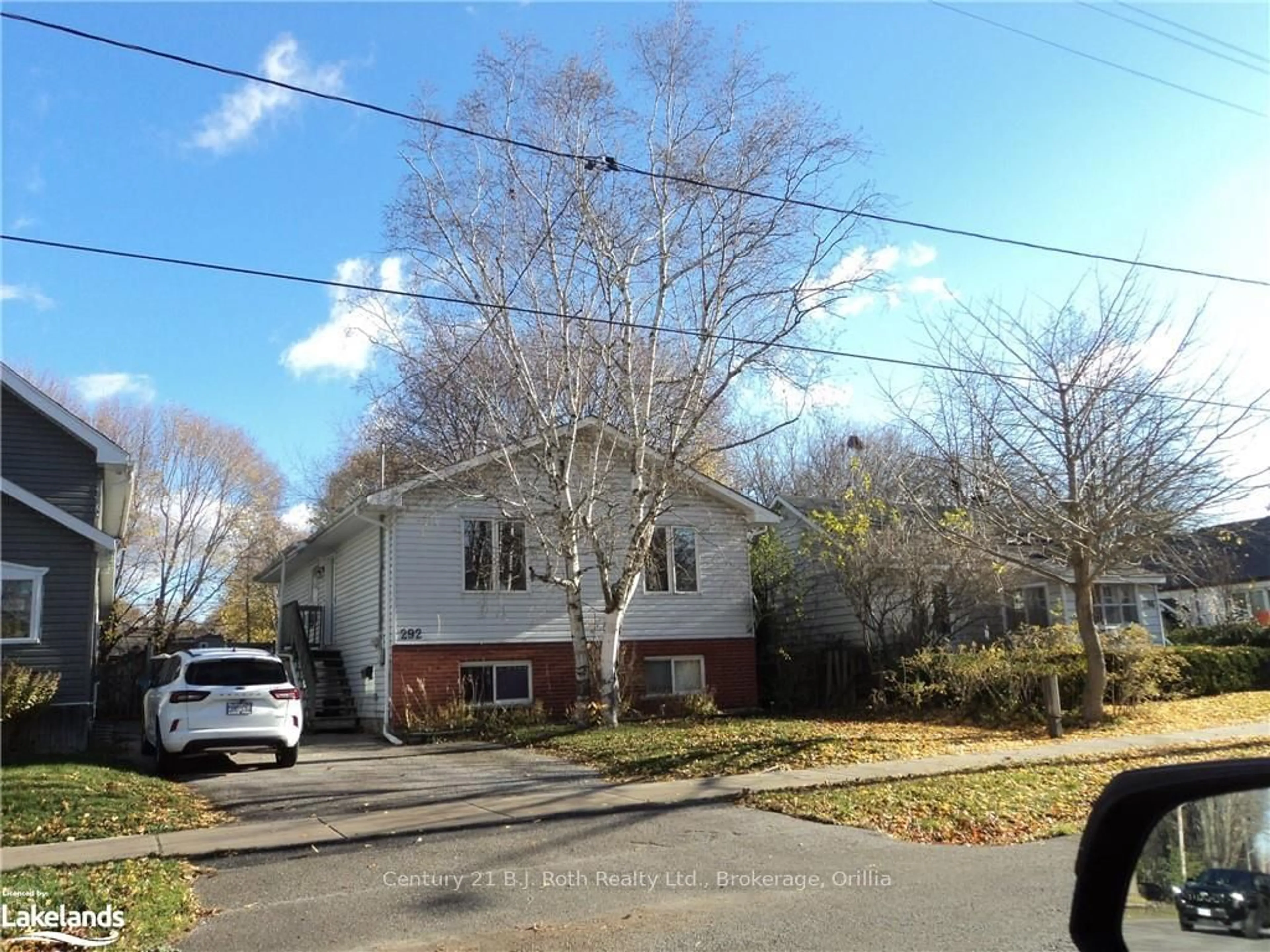 Frontside or backside of a home, the street view for 292 MILLARD St, Orillia Ontario L3V 4H3