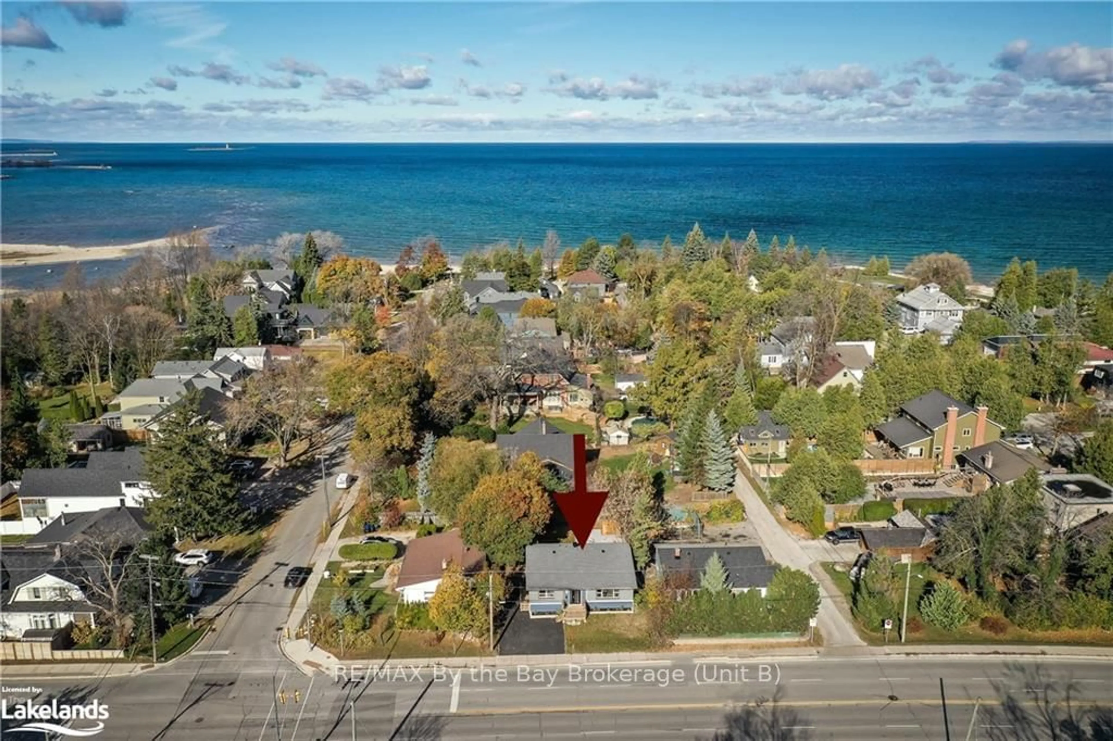 A pic from exterior of the house or condo, the street view for 85 HURON St, Collingwood Ontario L9Y 1C7