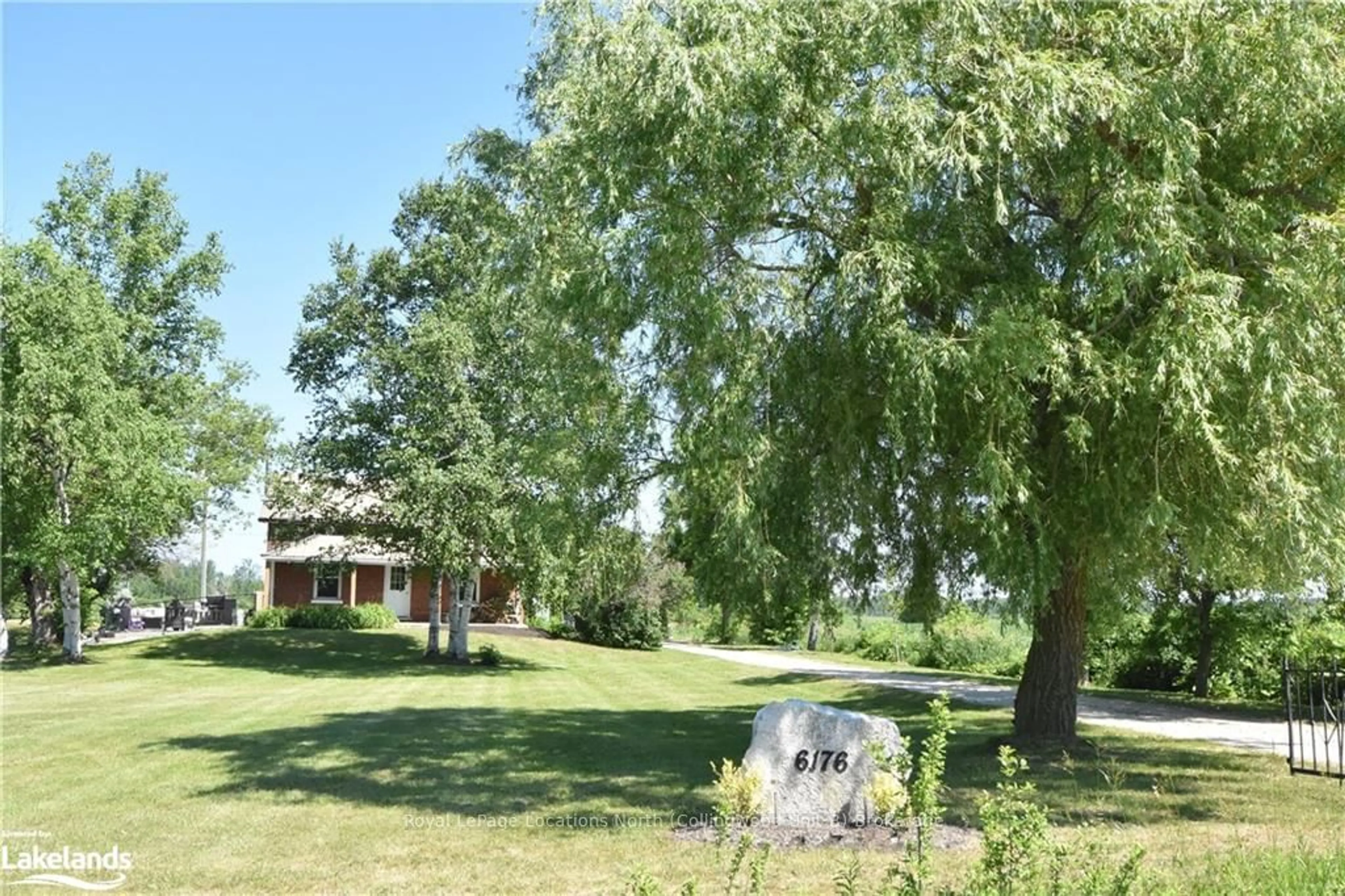 Frontside or backside of a home, cottage for 6176 21 22  NOTTAWASAGA Sdrd, Clearview Ontario L0M 1S0