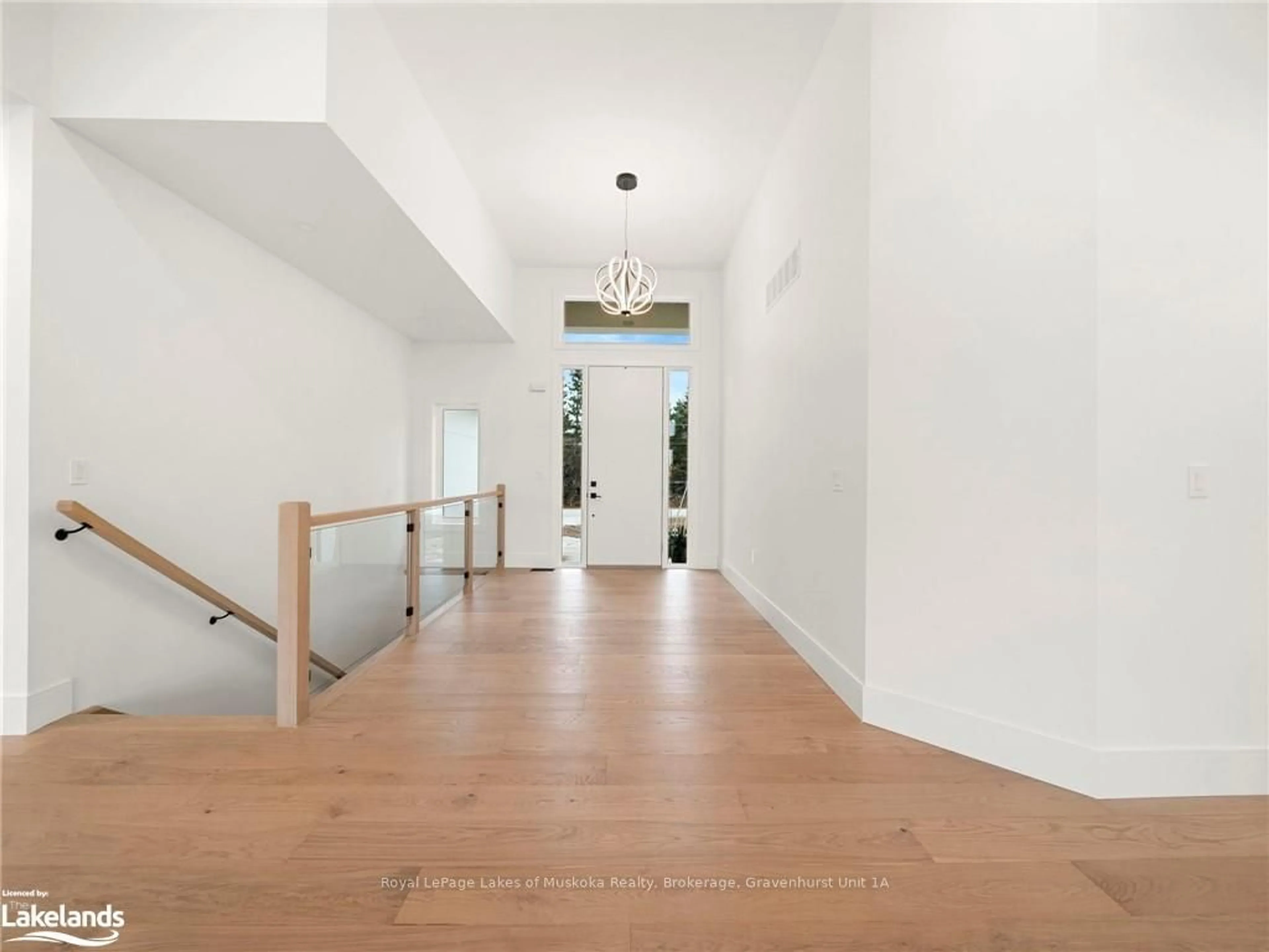 Indoor foyer, wood floors for 1778 WARMINSTER Sdrd, Oro-Medonte Ontario L0K 1E0