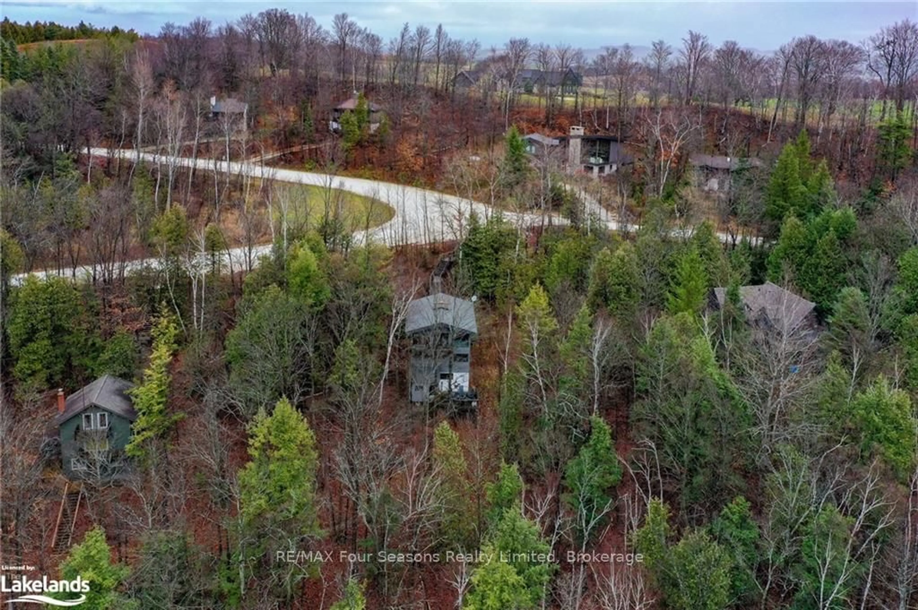 A pic from exterior of the house or condo, the street view for 92 MAIN Rd, Clearview Ontario L0M 1L0