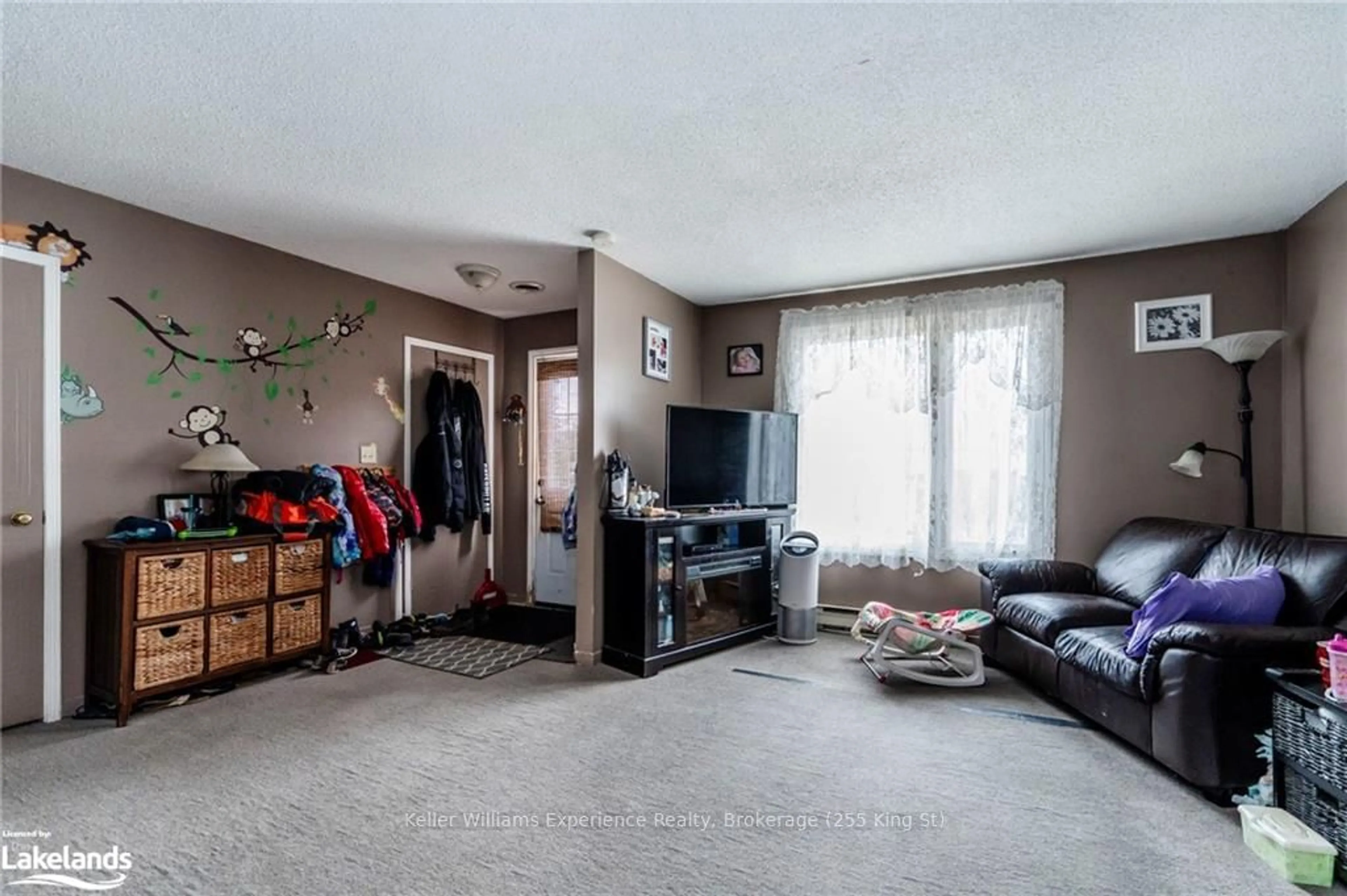 A pic of a room, not visible floor for 538 NELSON St, Midland Ontario L4R 4W3