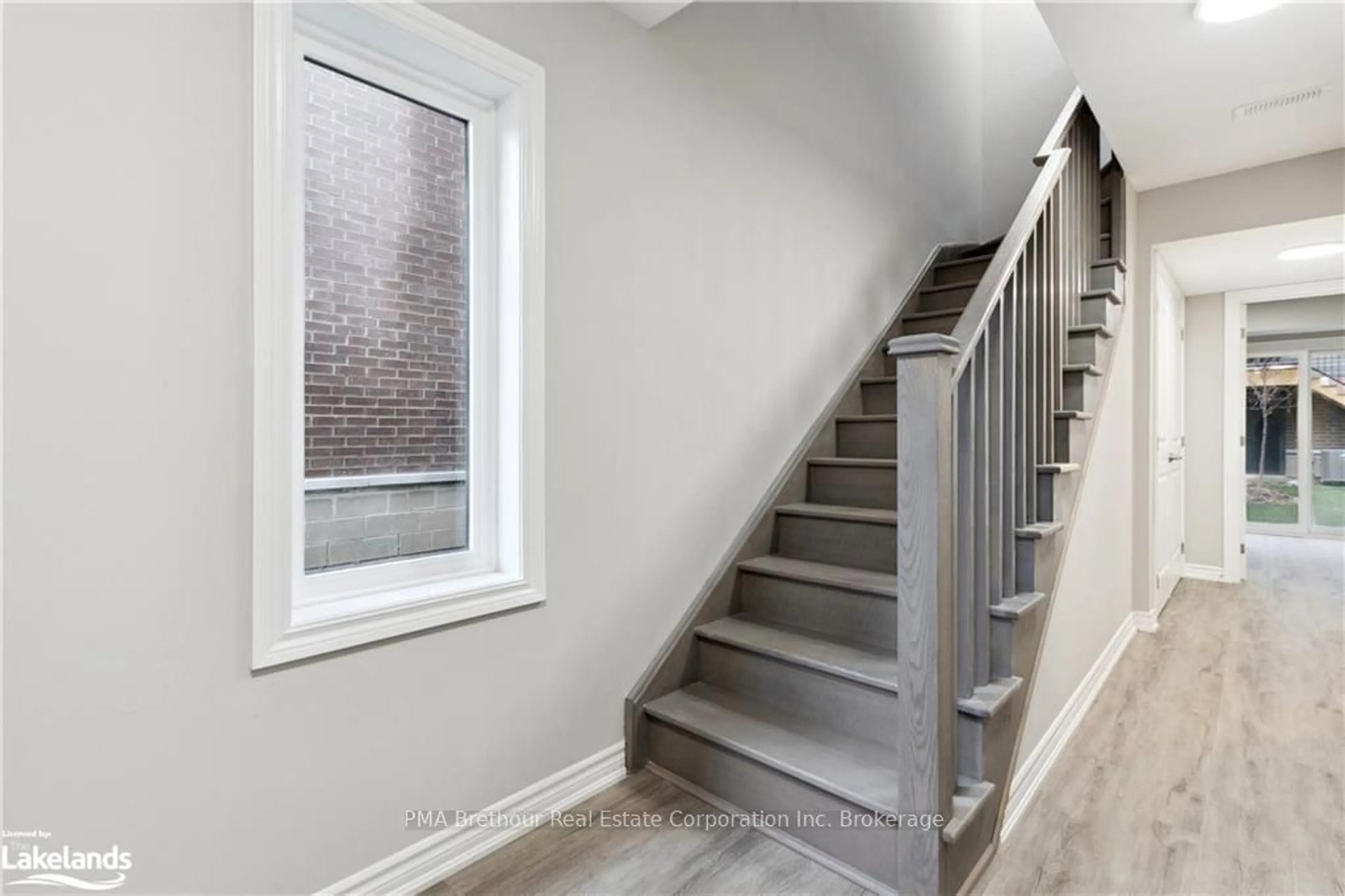 Stairs for 33 DAWSON Dr #1, Collingwood Ontario L9Y 5K4