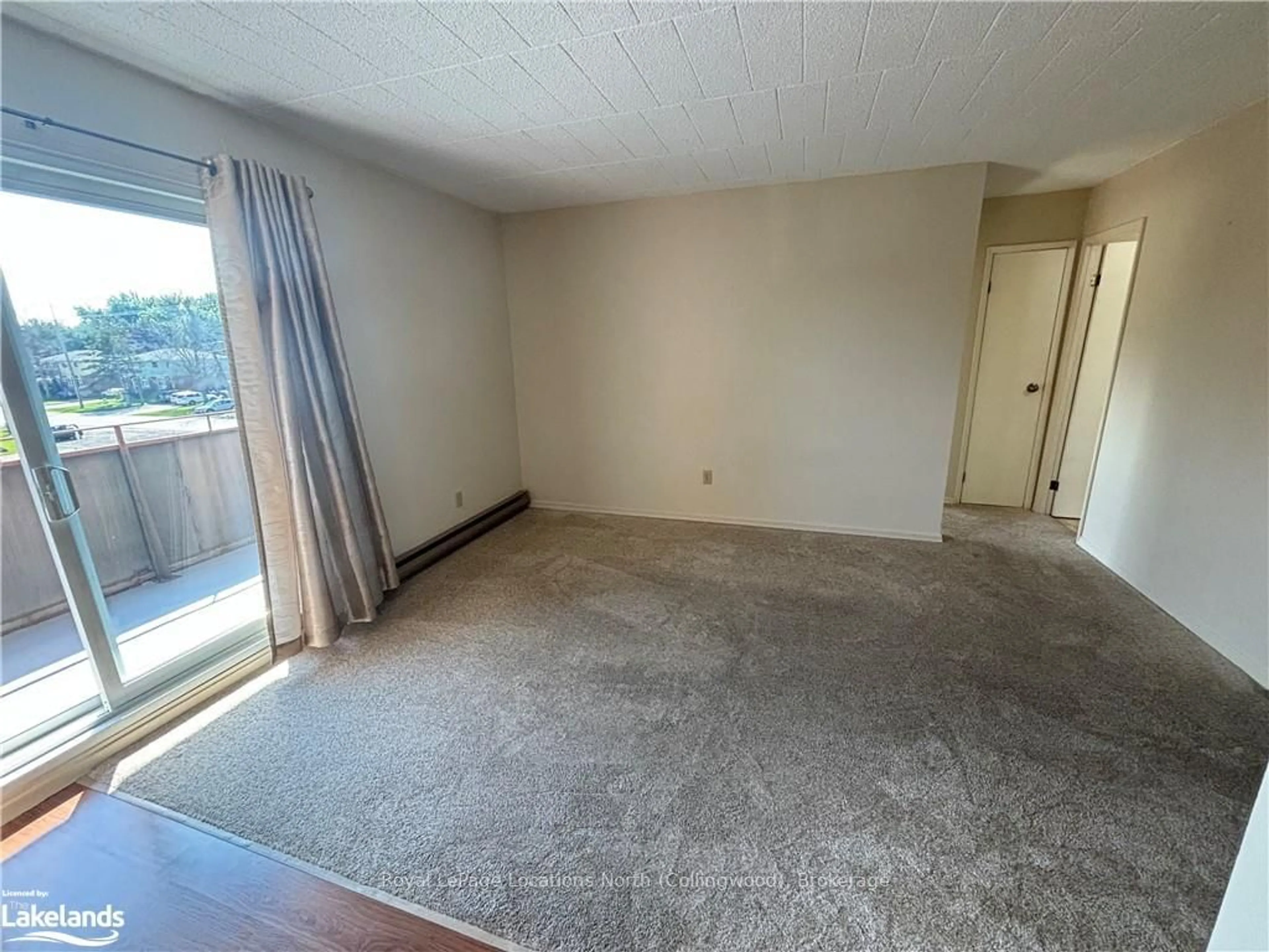 A pic of a room, not visible floor for 184 EIGHTH St #304, Collingwood Ontario L9Y 2C8