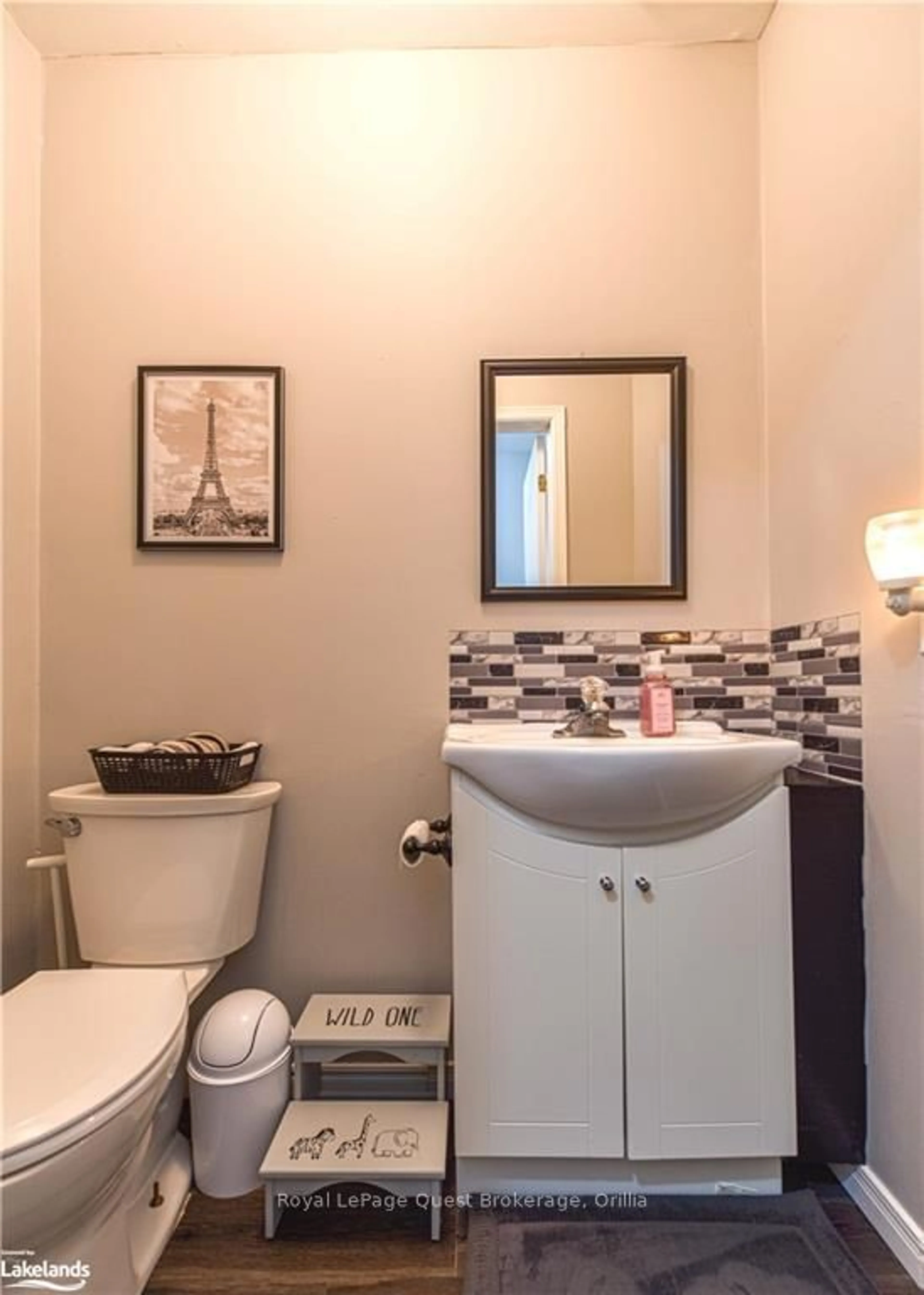 Standard bathroom for 325 WEST St #13, Orillia Ontario L3V 7P4