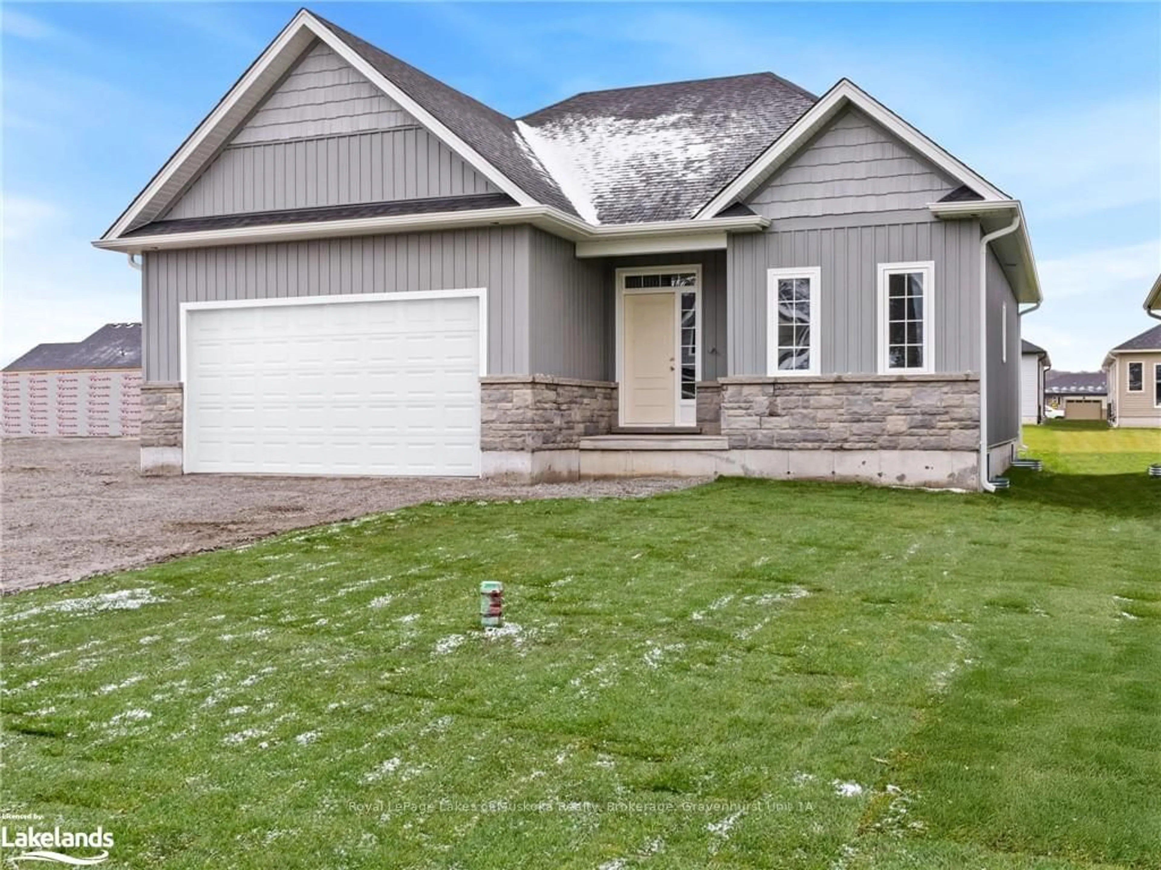 Frontside or backside of a home, cottage for 136 BRANDON Ave, Severn Ontario L0K 1E0