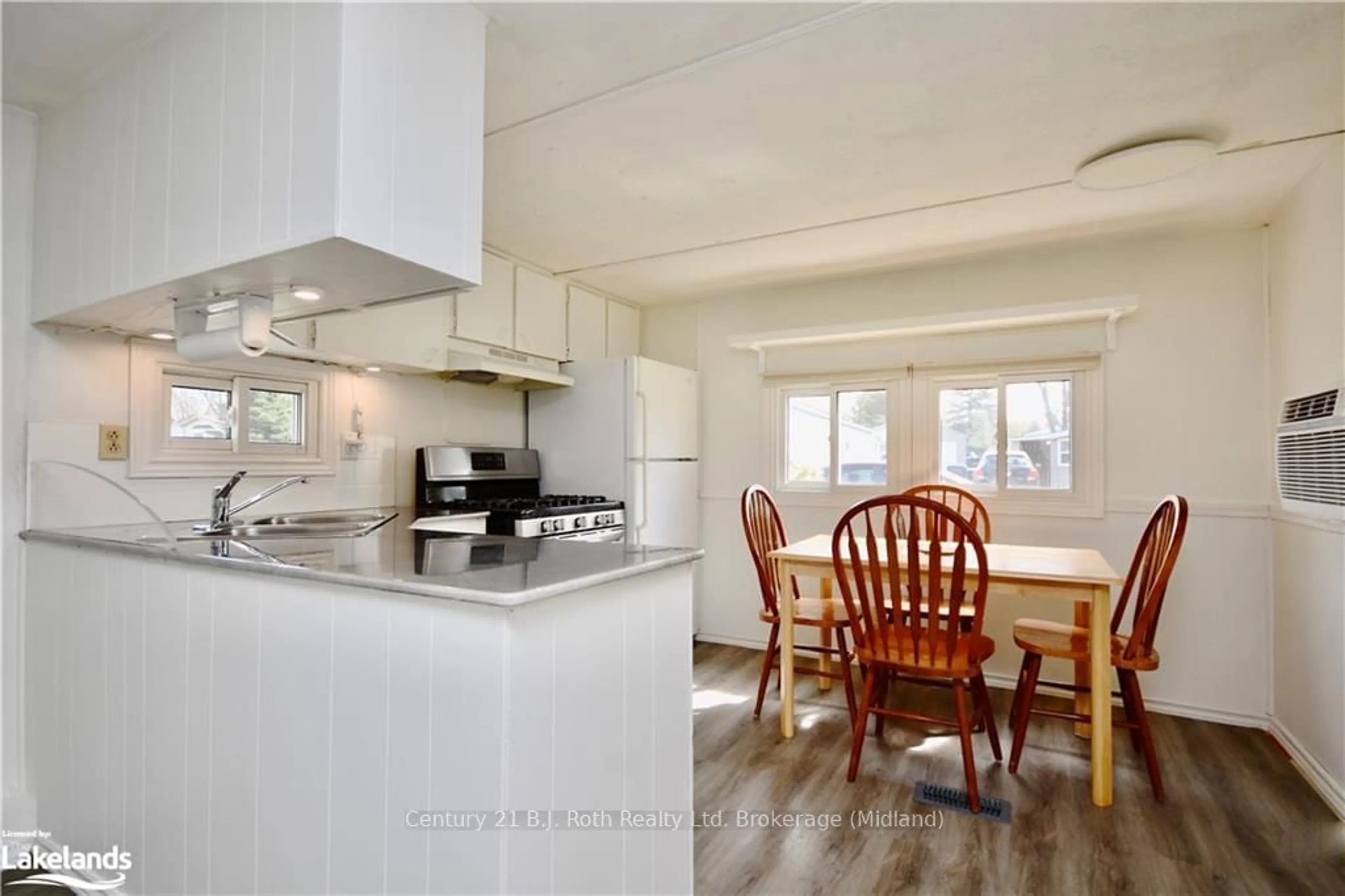 Standard kitchen, wood floors, cottage for 12 VICS Rd, Midland Ontario L4R 0B9