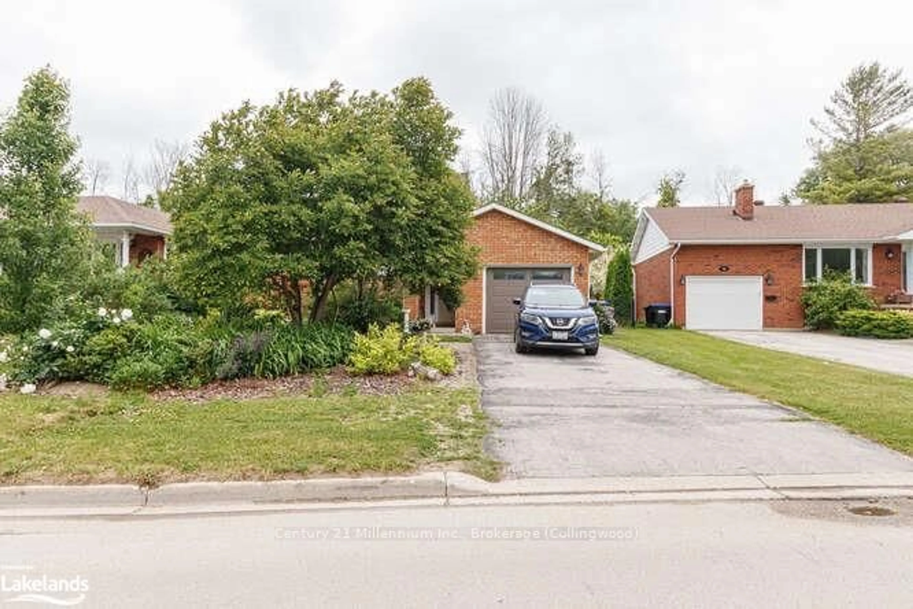 Frontside or backside of a home, the street view for 96 LOCKHART Rd, Collingwood Ontario L9Y 4L6