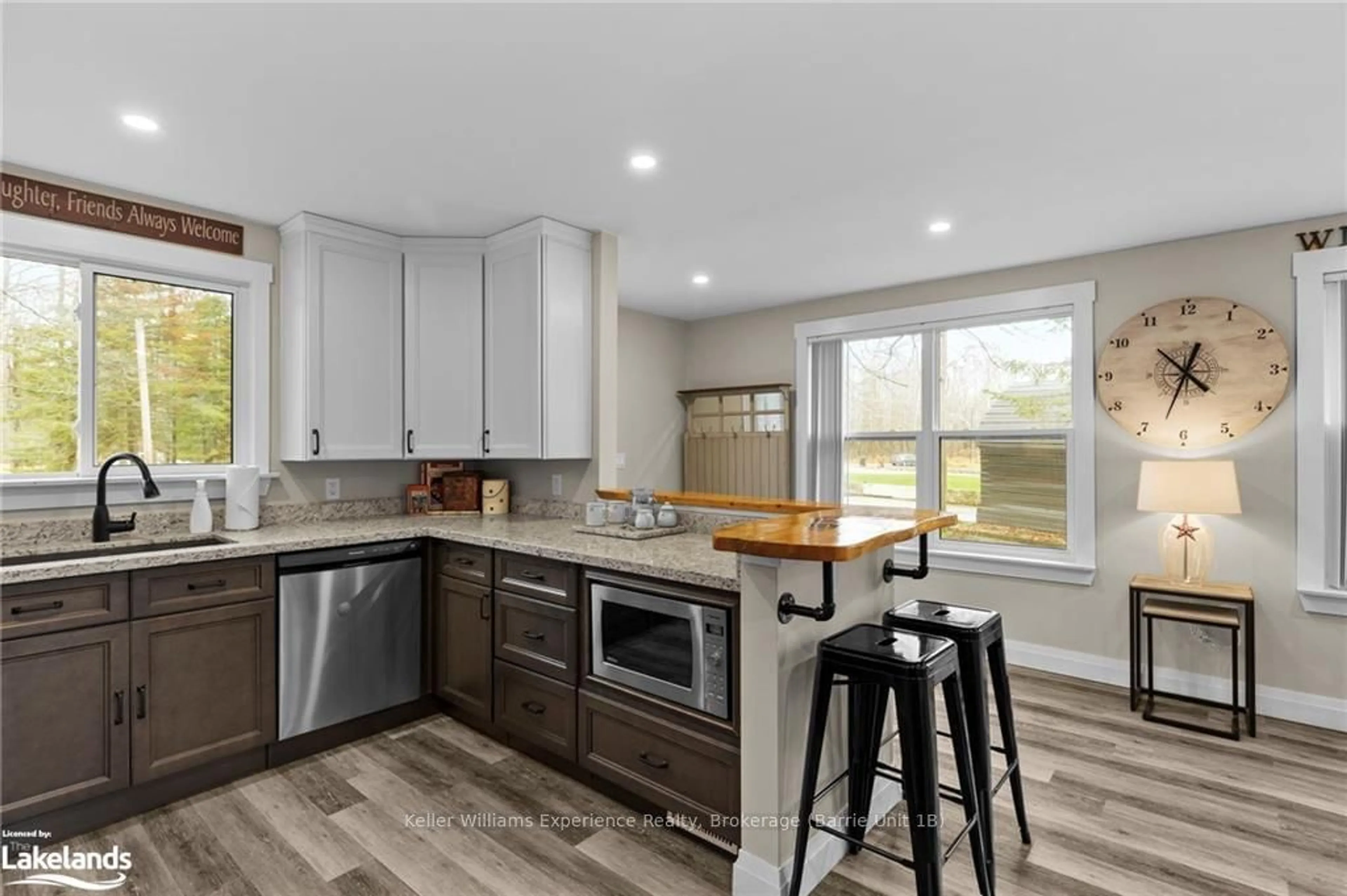 Open concept kitchen for 4027 GLEN CEDAR Dr, Ramara Ontario L3V 0S2