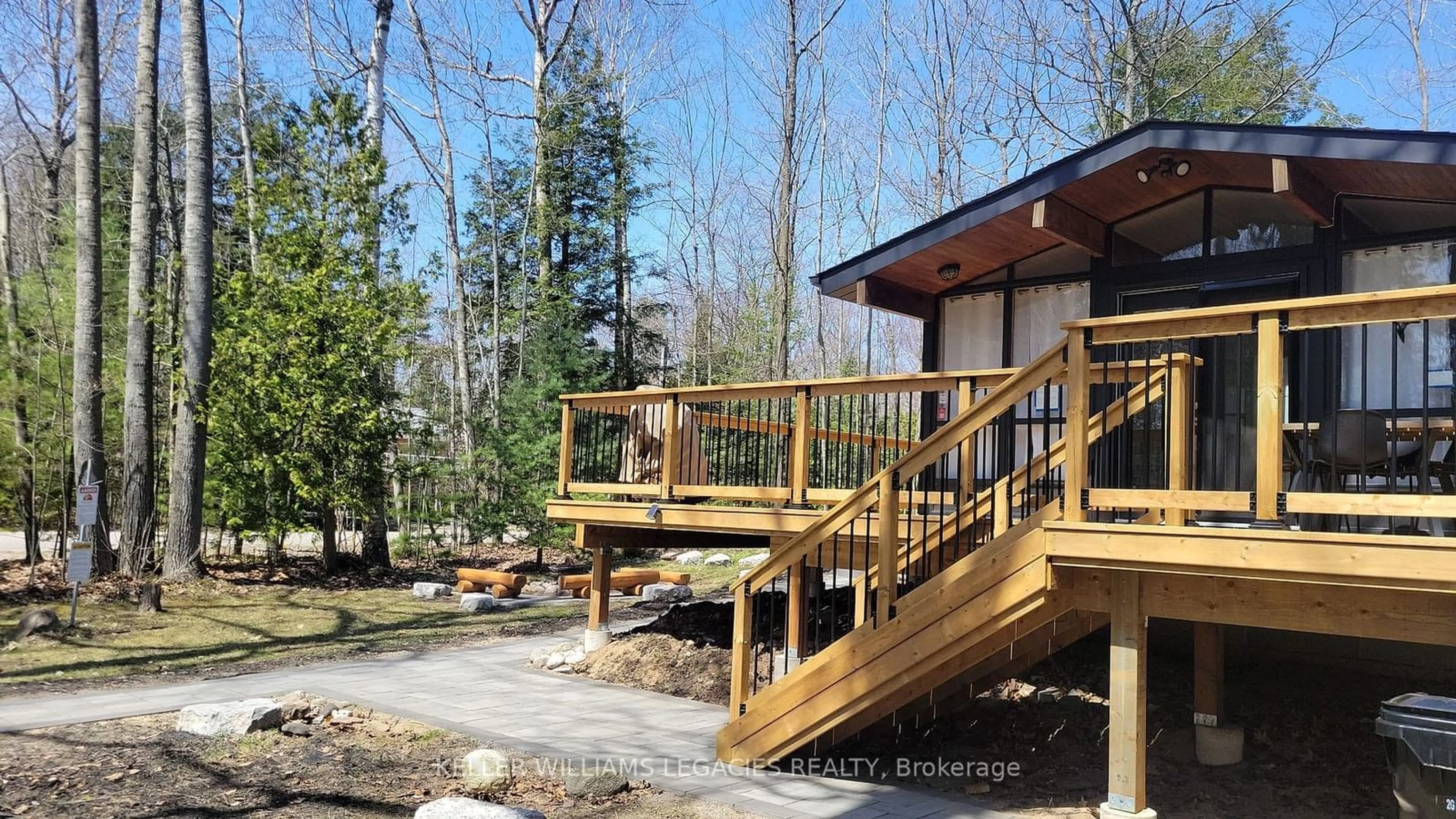 A pic from exterior of the house or condo, cottage for 150 Moreau Pkwy, Tiny Ontario L9M 0H3