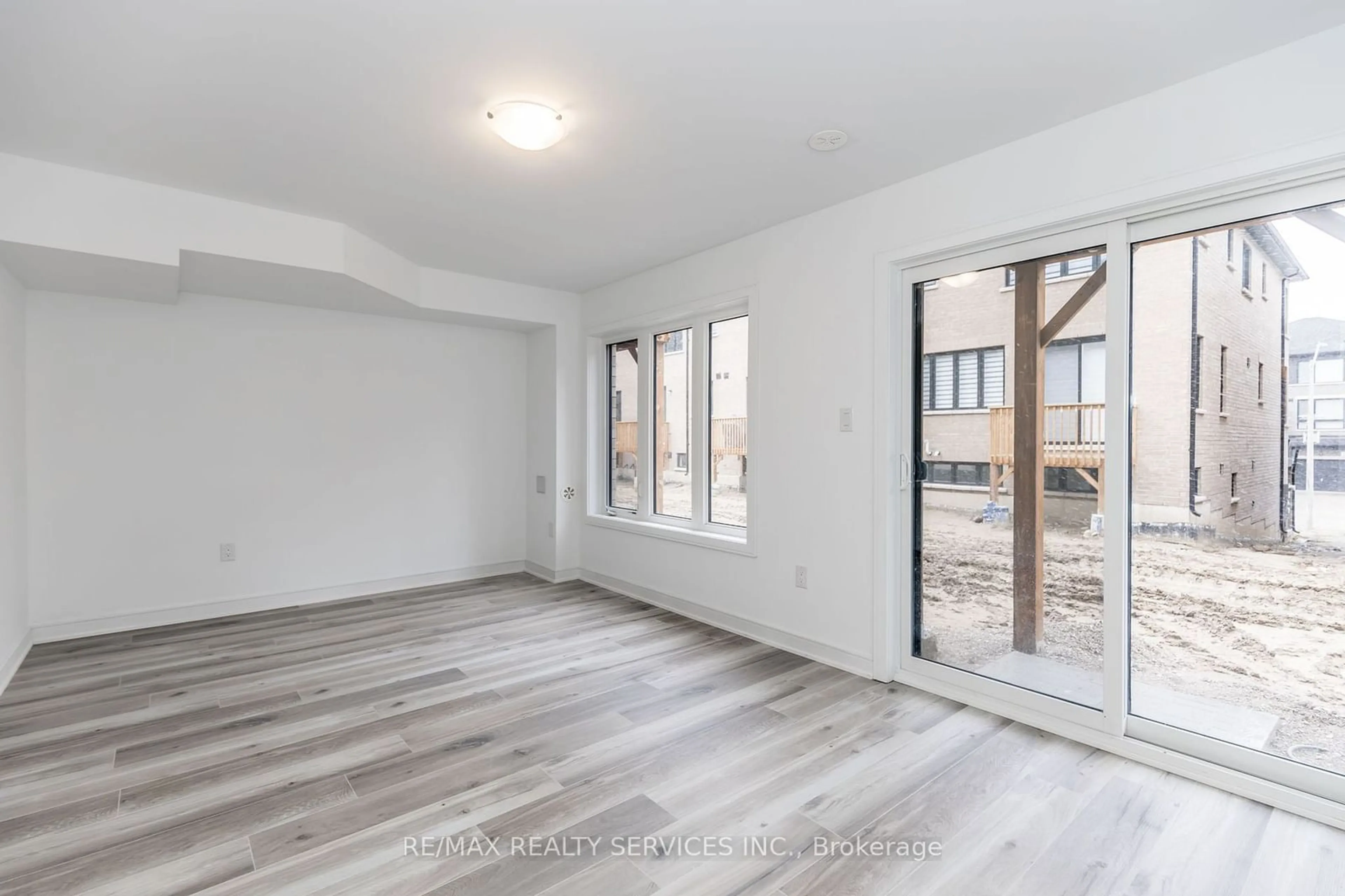 A pic of a room, wood floors for 61 Red Maple Lane, Barrie Ontario L9J 0N8