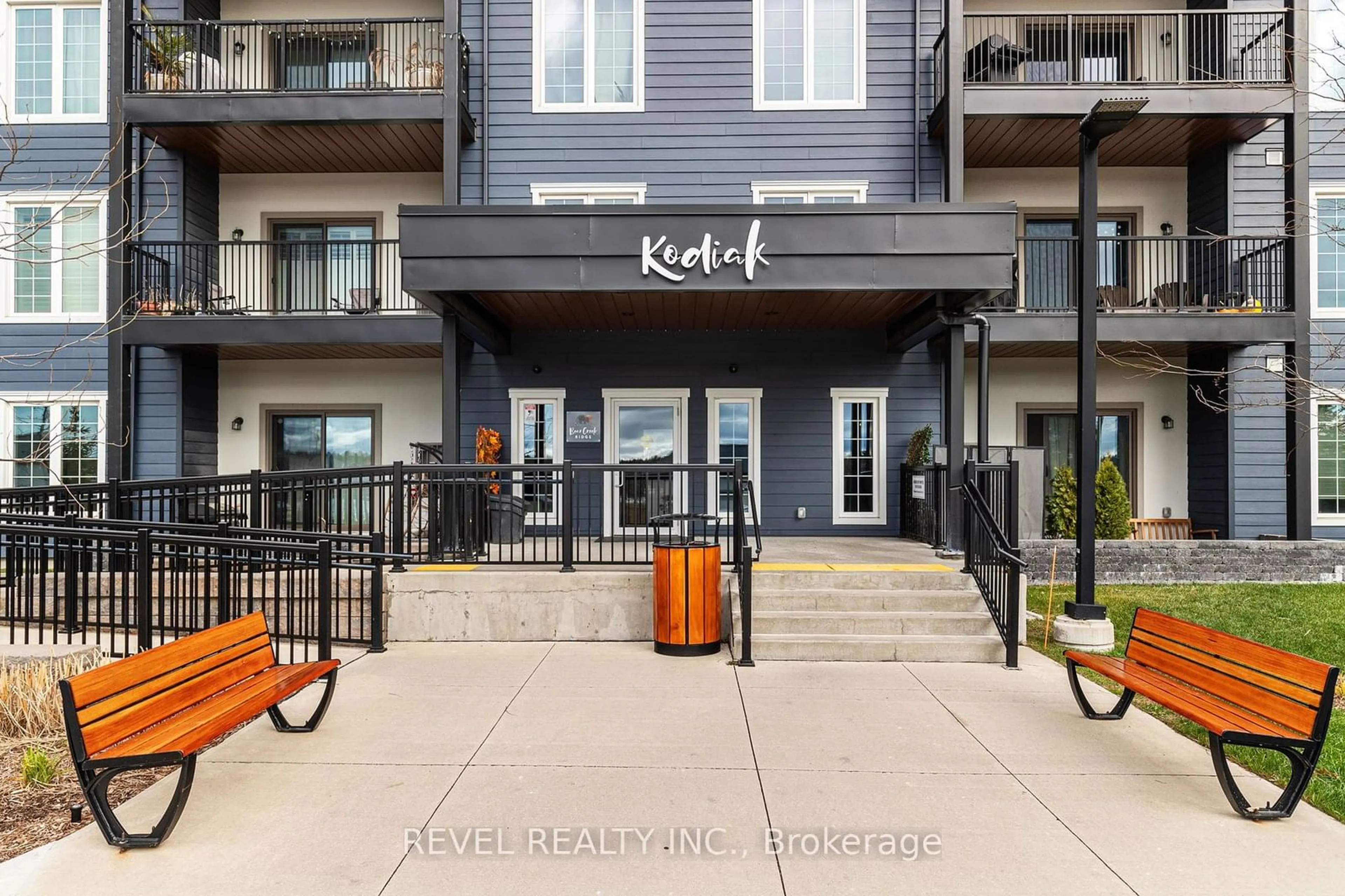 A pic from exterior of the house or condo, the front or back of building for 54 Koda St #117, Barrie Ontario L9J 0J7