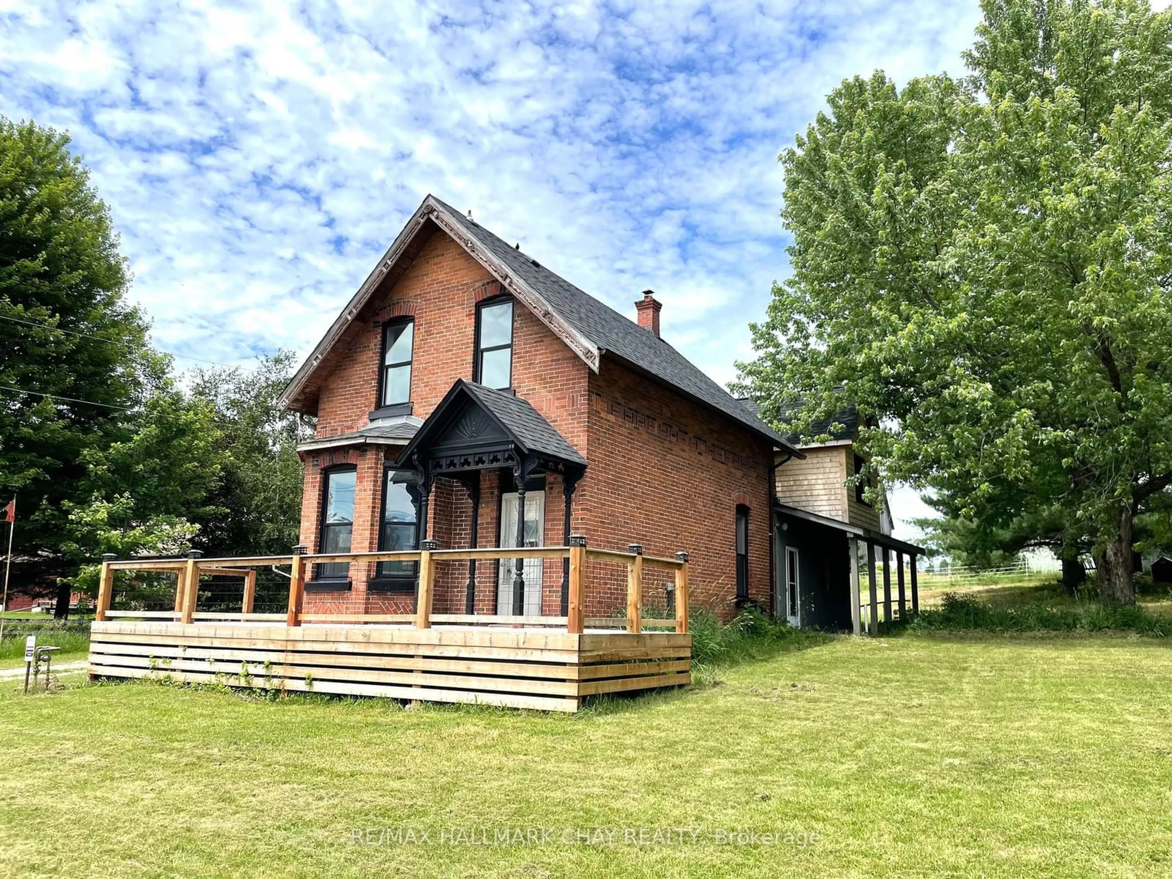 Frontside or backside of a home, cottage for 1998 Old Barrie Rd, Oro-Medonte Ontario L0L 1T0