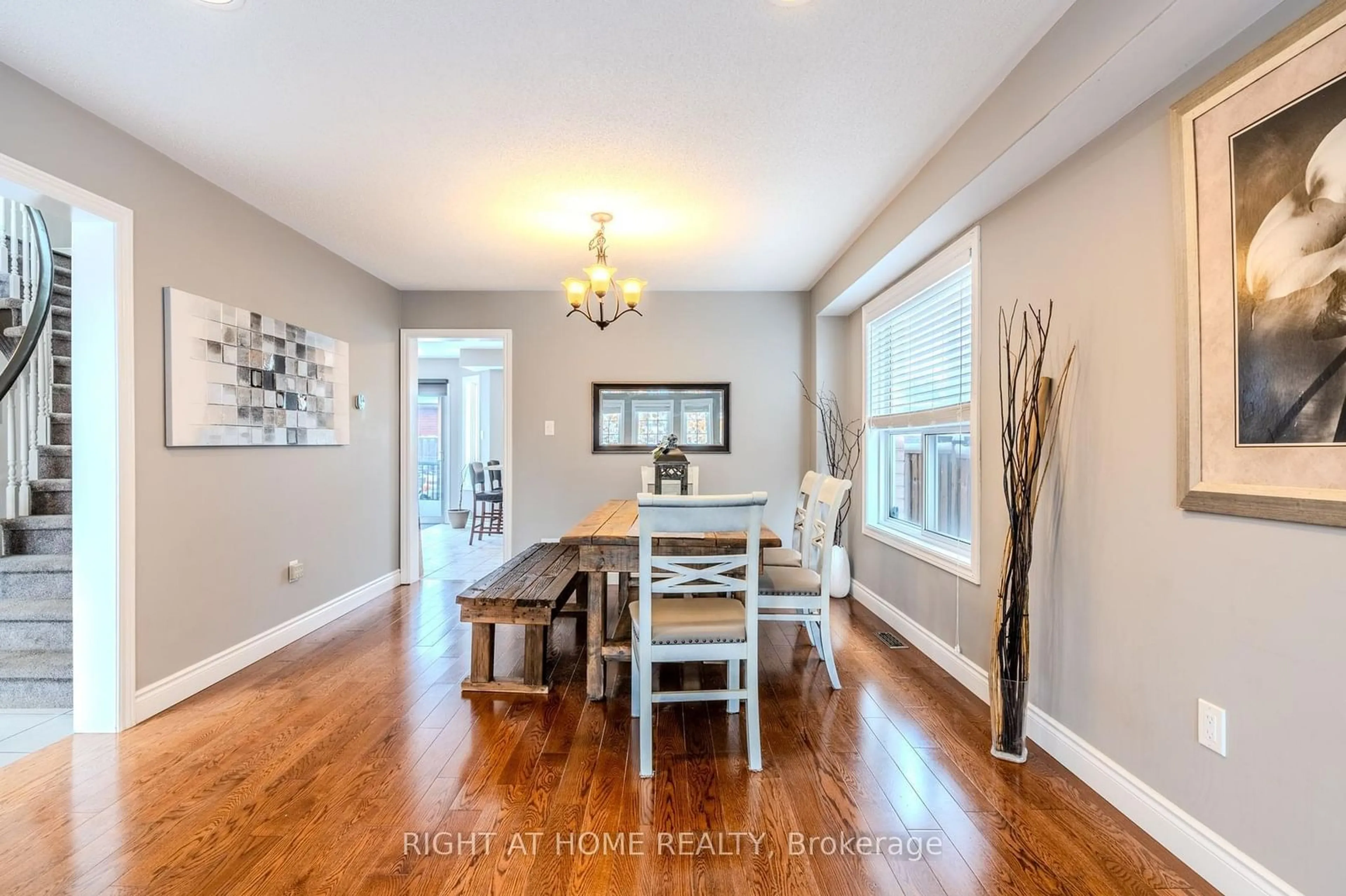 Dining room, wood floors for 33 KNUPP Rd, Barrie Ontario L4N 0P8