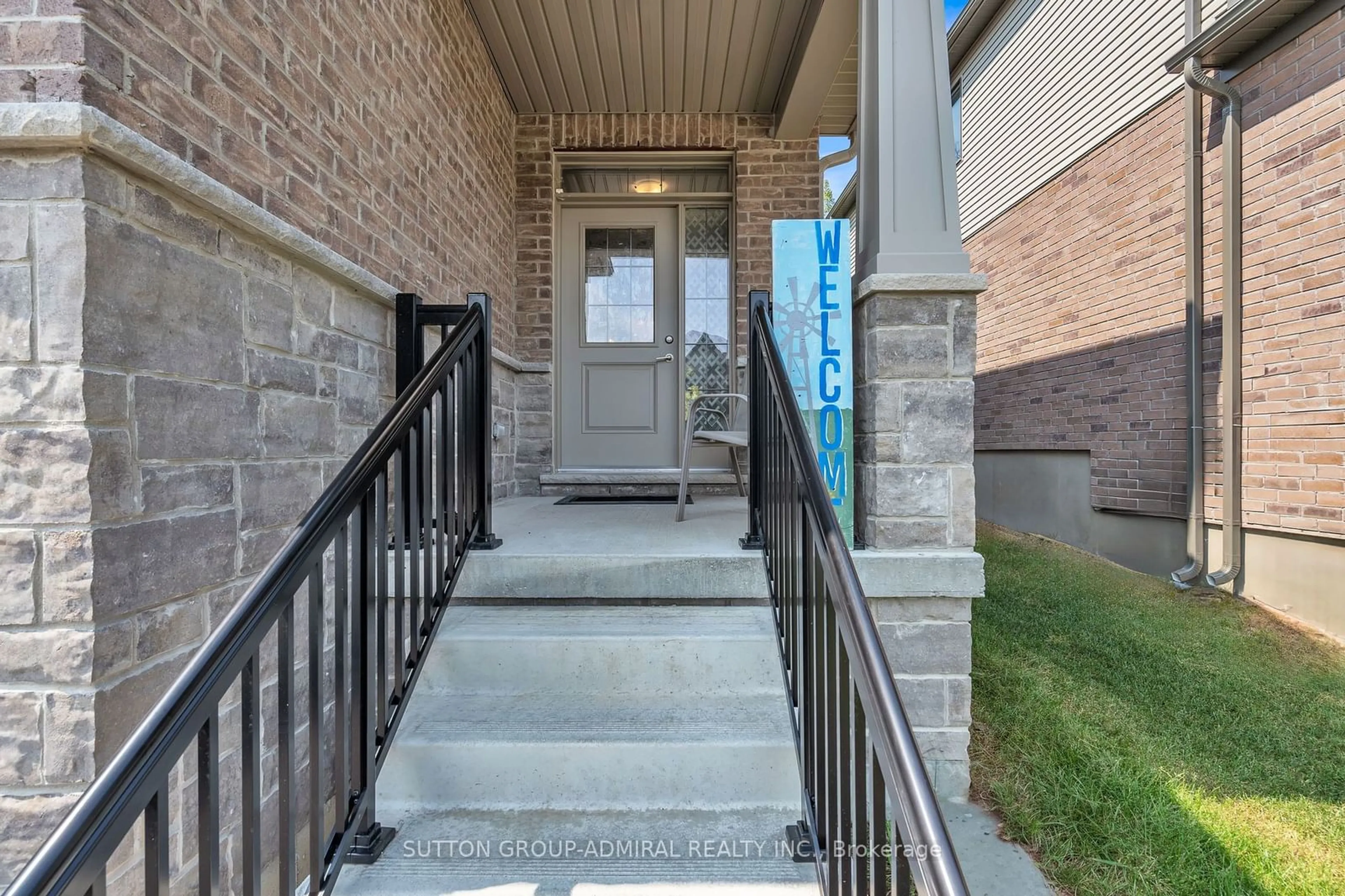 Indoor entryway, cement floor for 1051 Wright Dr, Midland Ontario L4R 0E4