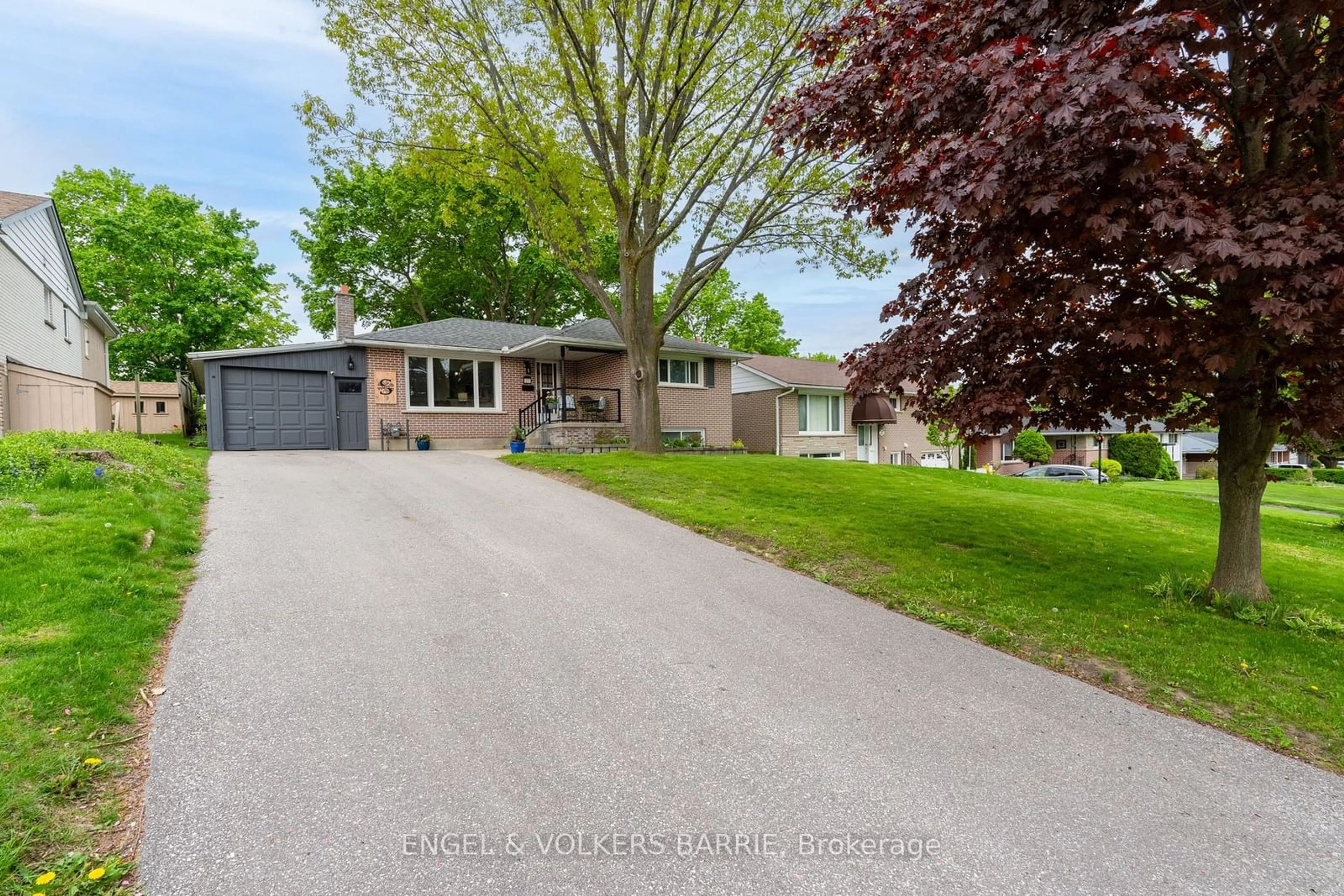 Frontside or backside of a home, the street view for 20 Lay St, Barrie Ontario L4M 4A7