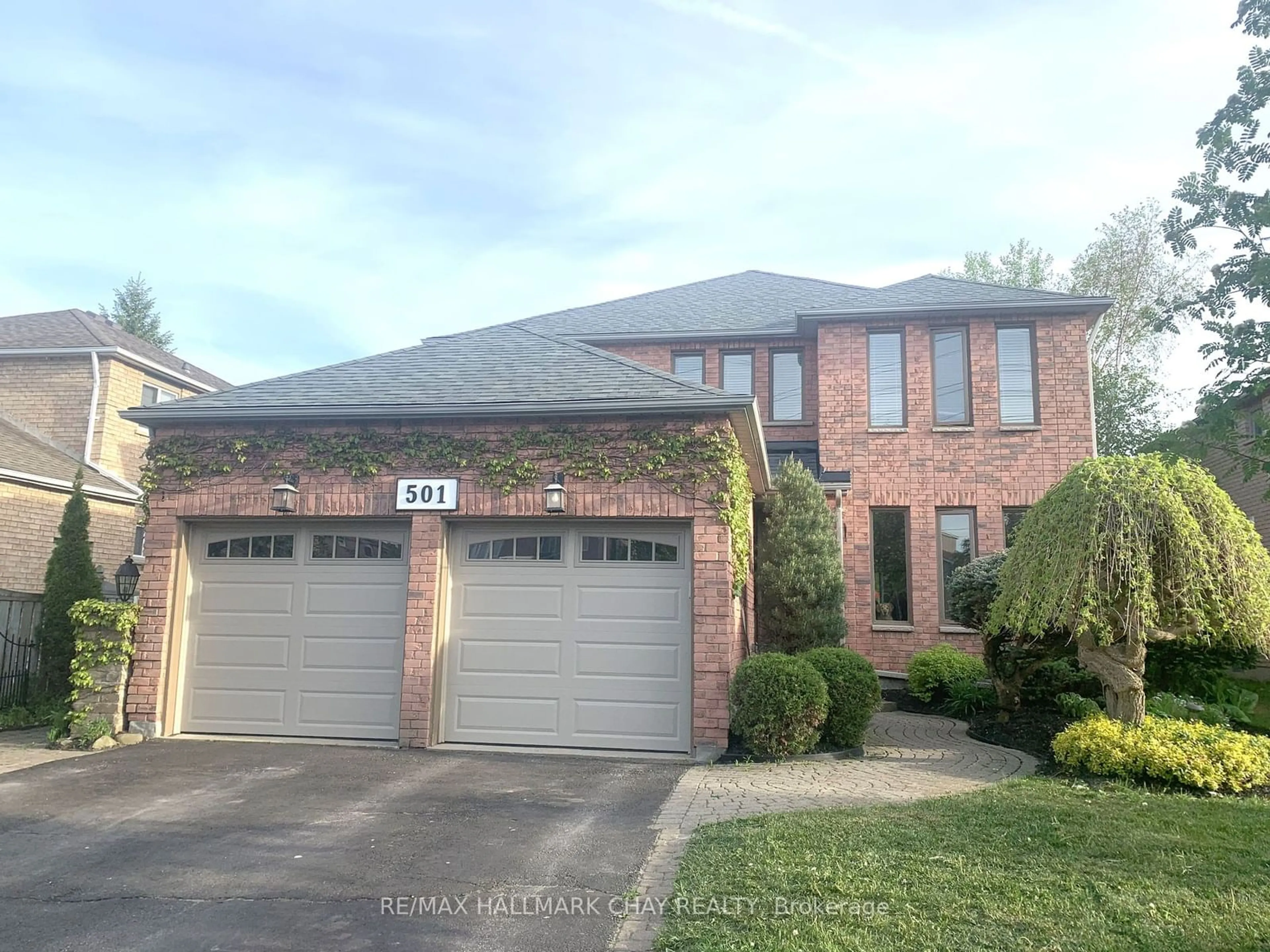 Frontside or backside of a home, the street view for 501 Grove St, Barrie Ontario L4M 5Z4