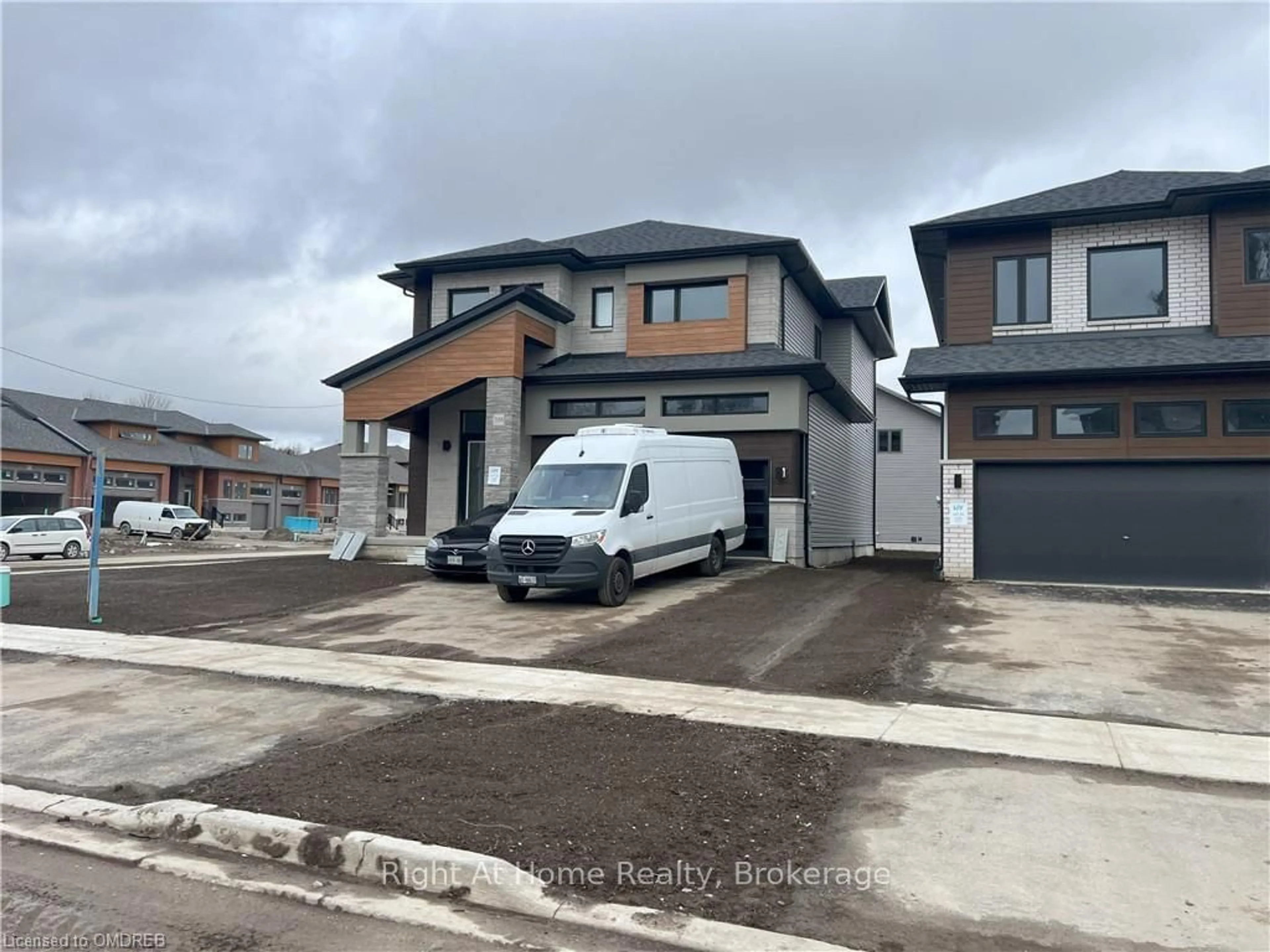 Frontside or backside of a home, the street view for 3188 SEARIDGE St, Severn Ontario L3V 8R1