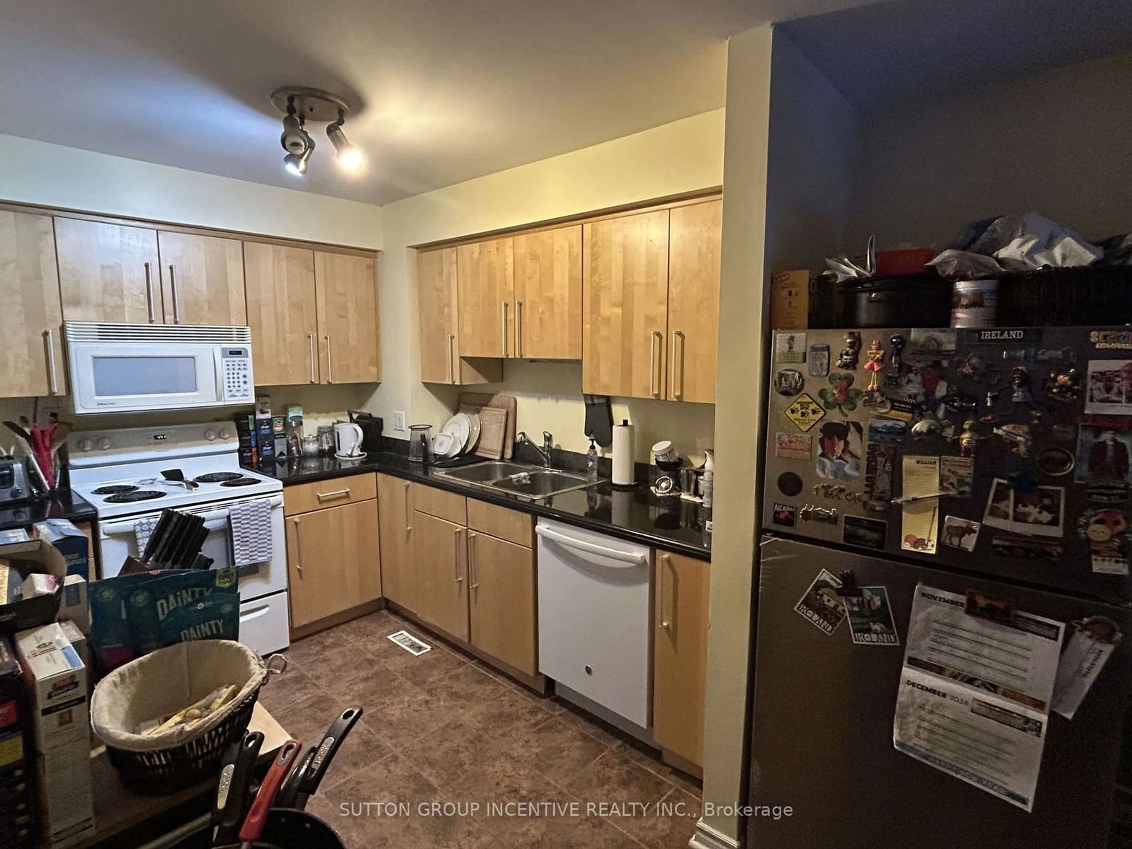 Standard kitchen, wood floors for 553 Tenth St, Collingwood Ontario L9Y 4K6