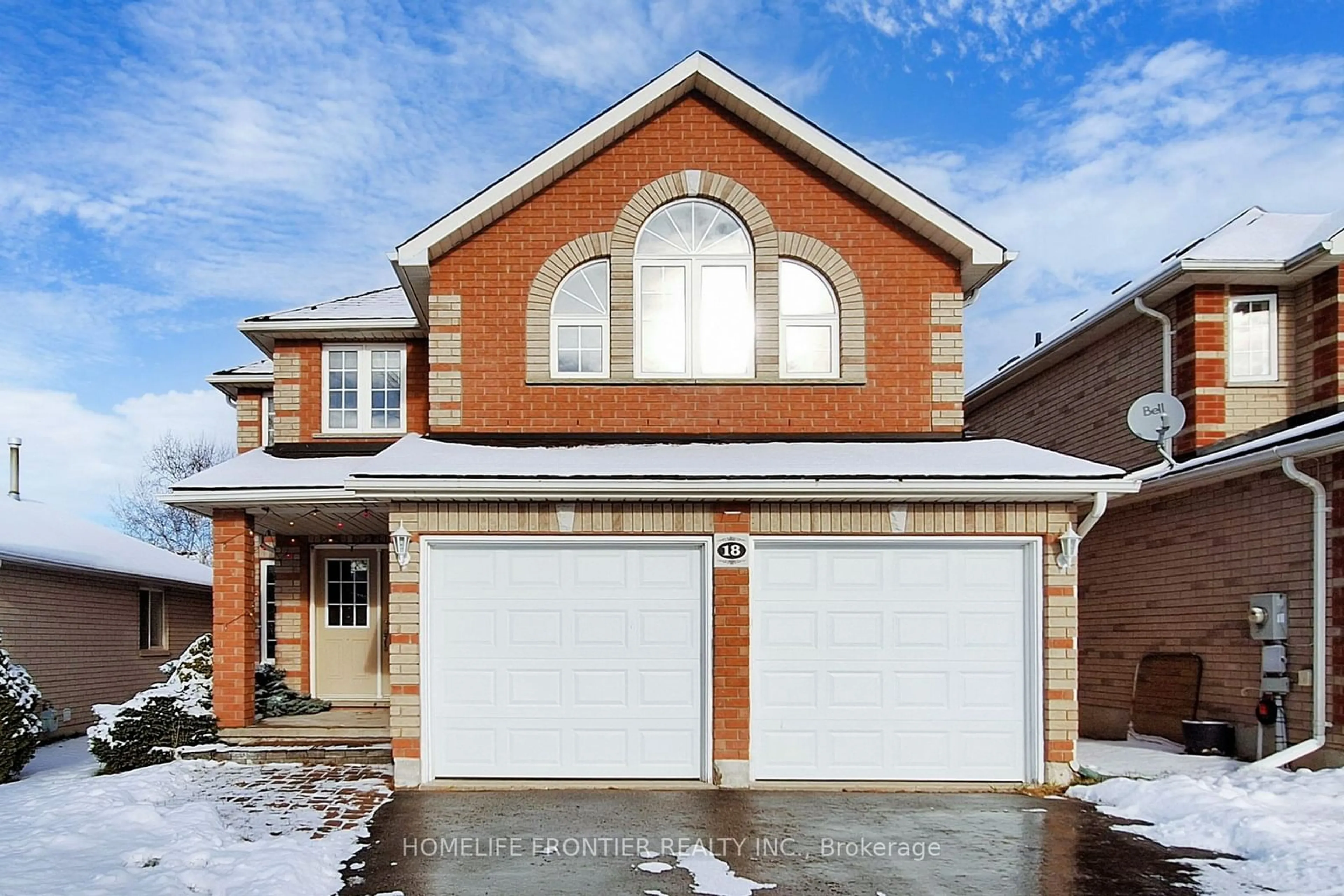 Home with brick exterior material for 18 Benjamin Lane, Barrie Ontario L4N 0S2