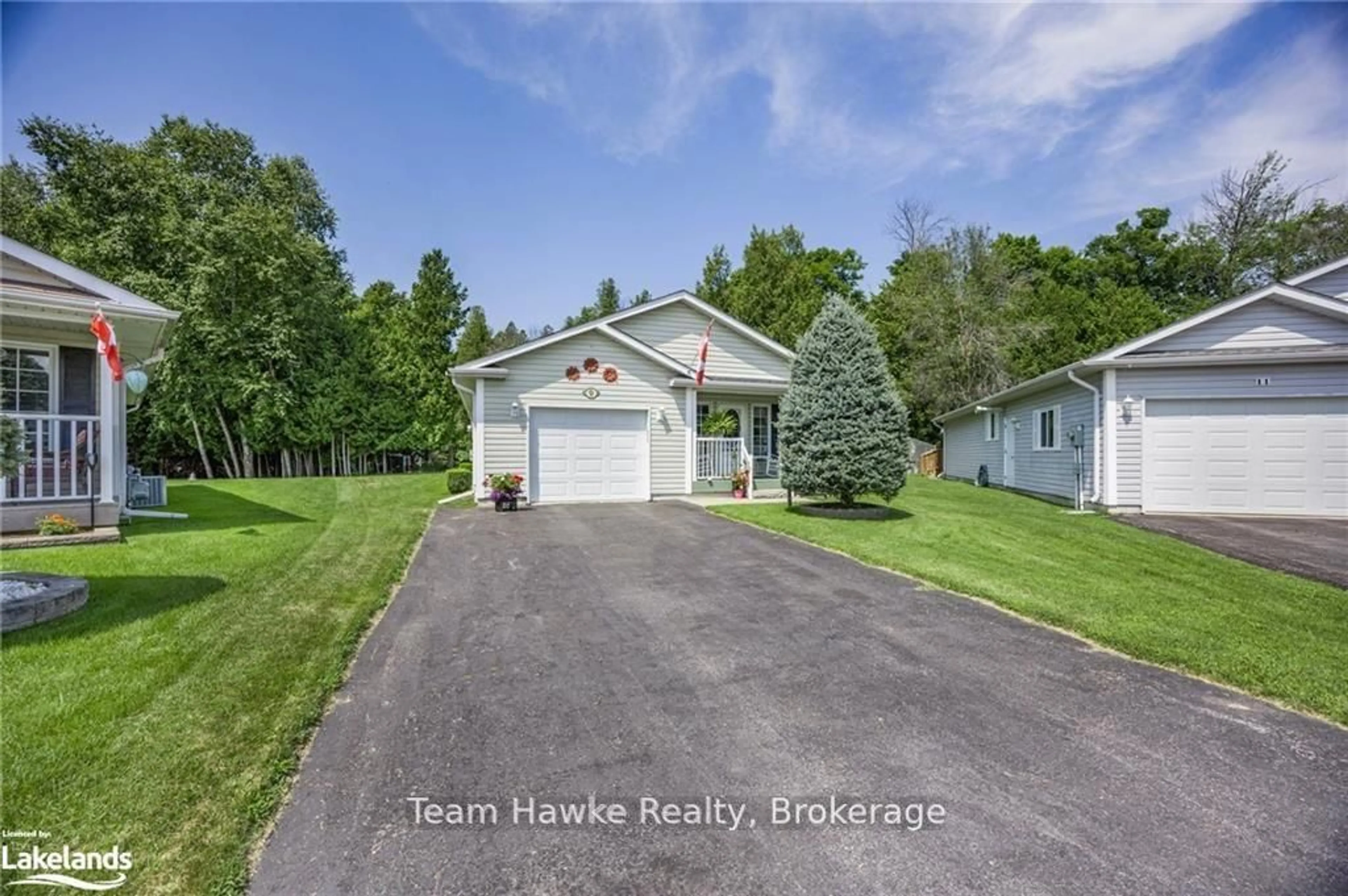 Frontside or backside of a home, the street view for 9 VENTNOR Cres, Wasaga Beach Ontario L9Z 3A8