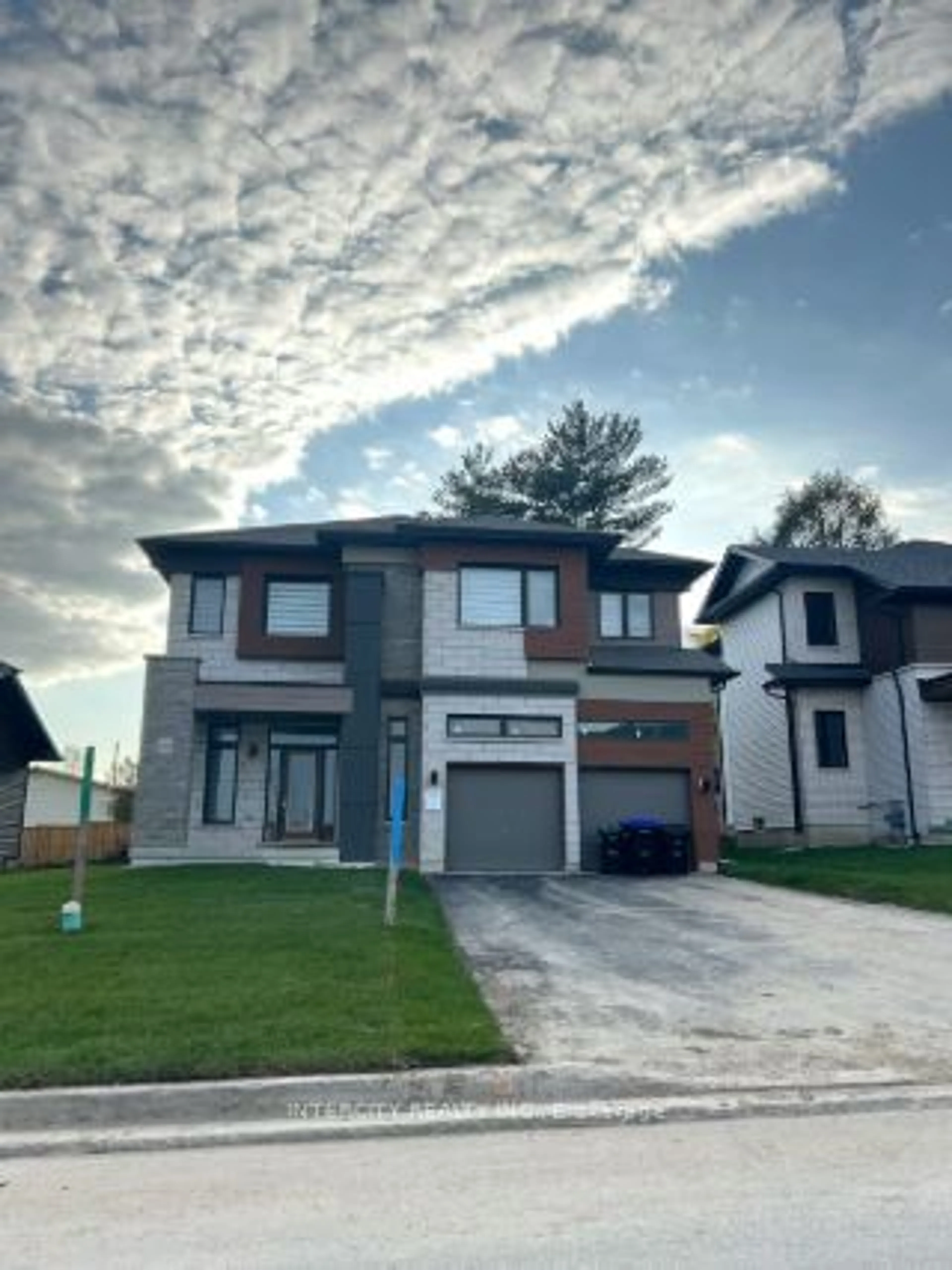 Frontside or backside of a home, the street view for 3193 Searidge St, Severn Ontario L3V 0Y4