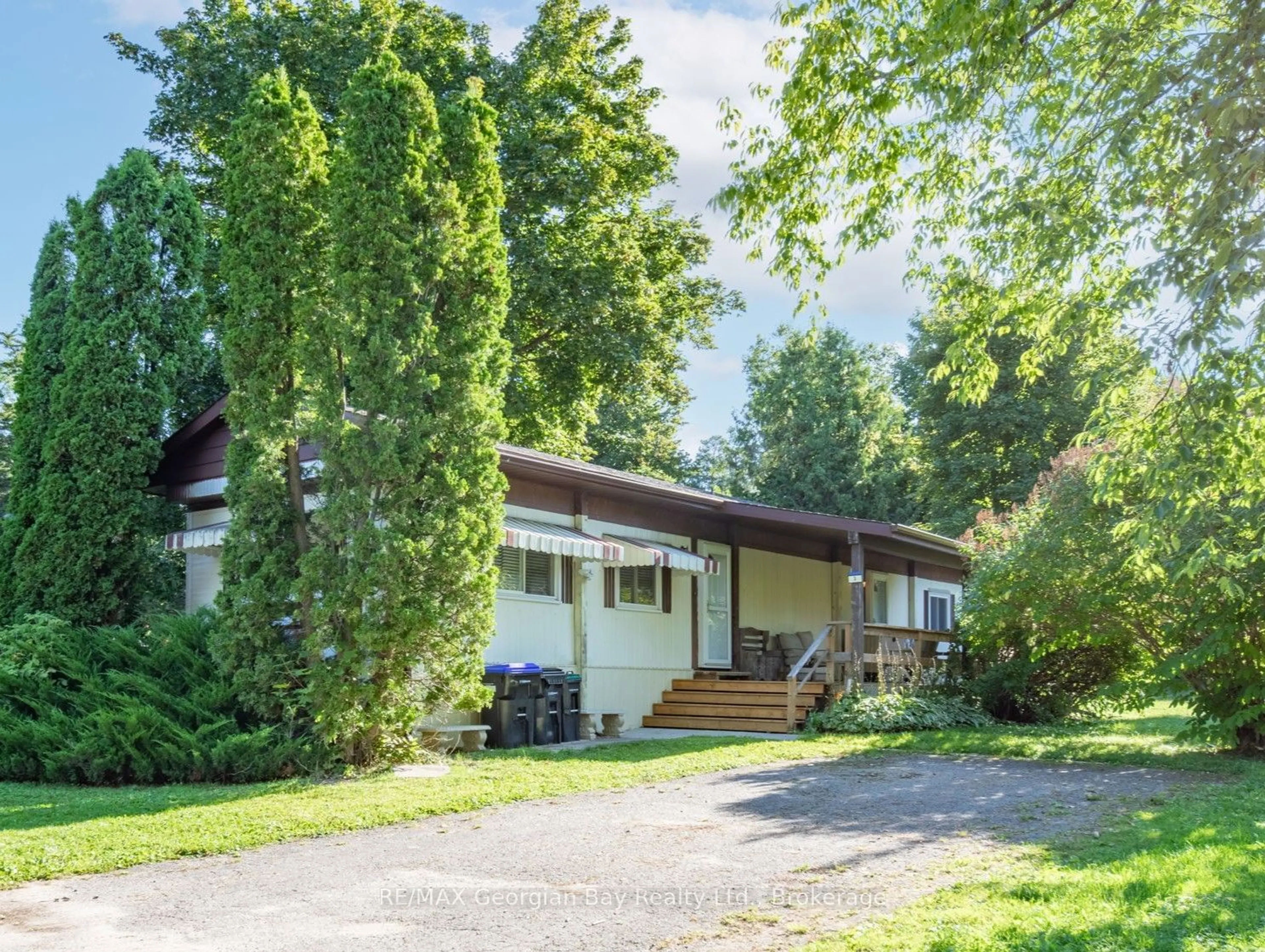 Frontside or backside of a home, cottage for 3 Lakeshore Rd, Midland Ontario L4R 0B9