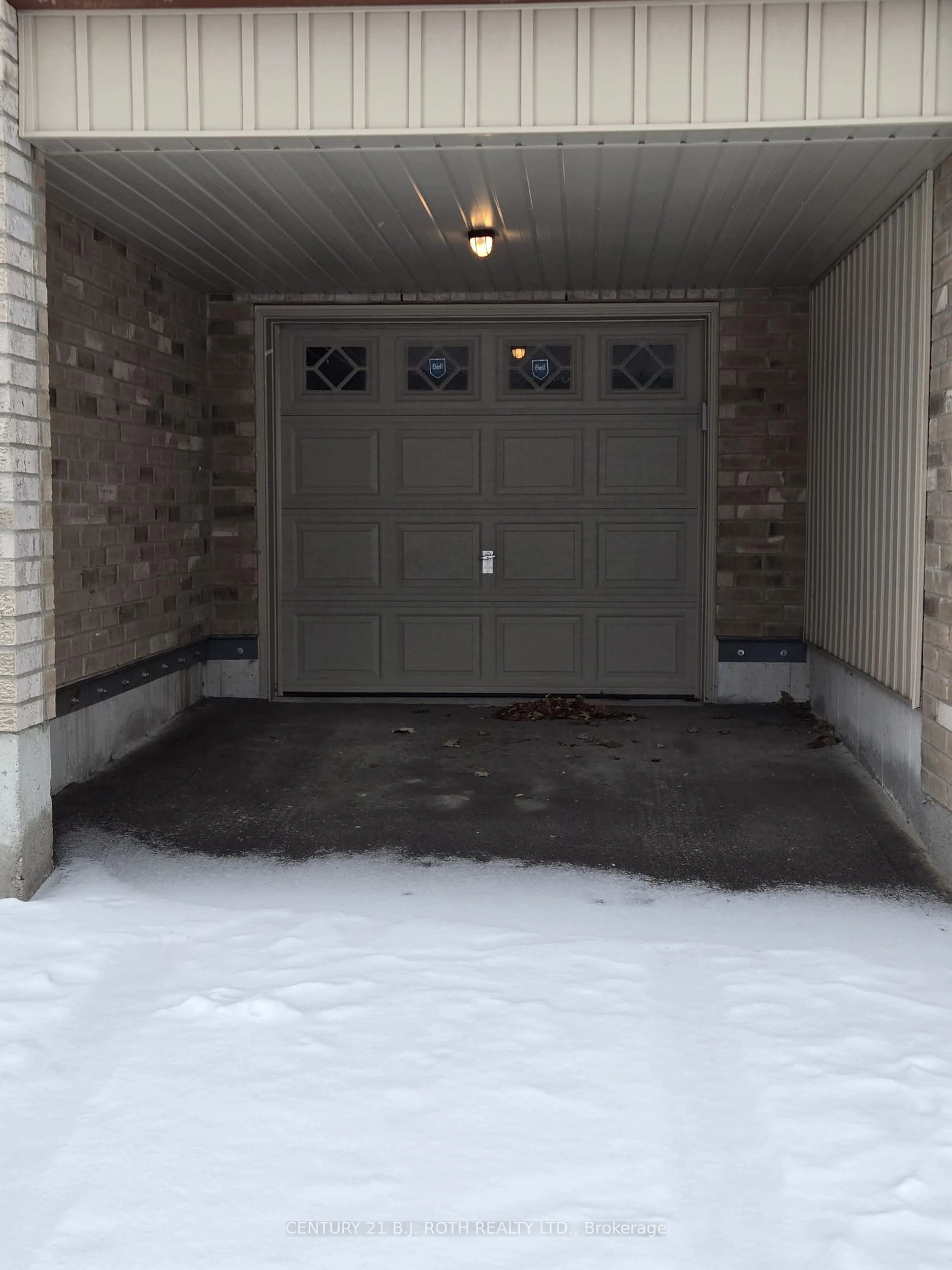 Indoor garage, cement floor for 99 Frank's Way, Barrie Ontario L4N 3J1