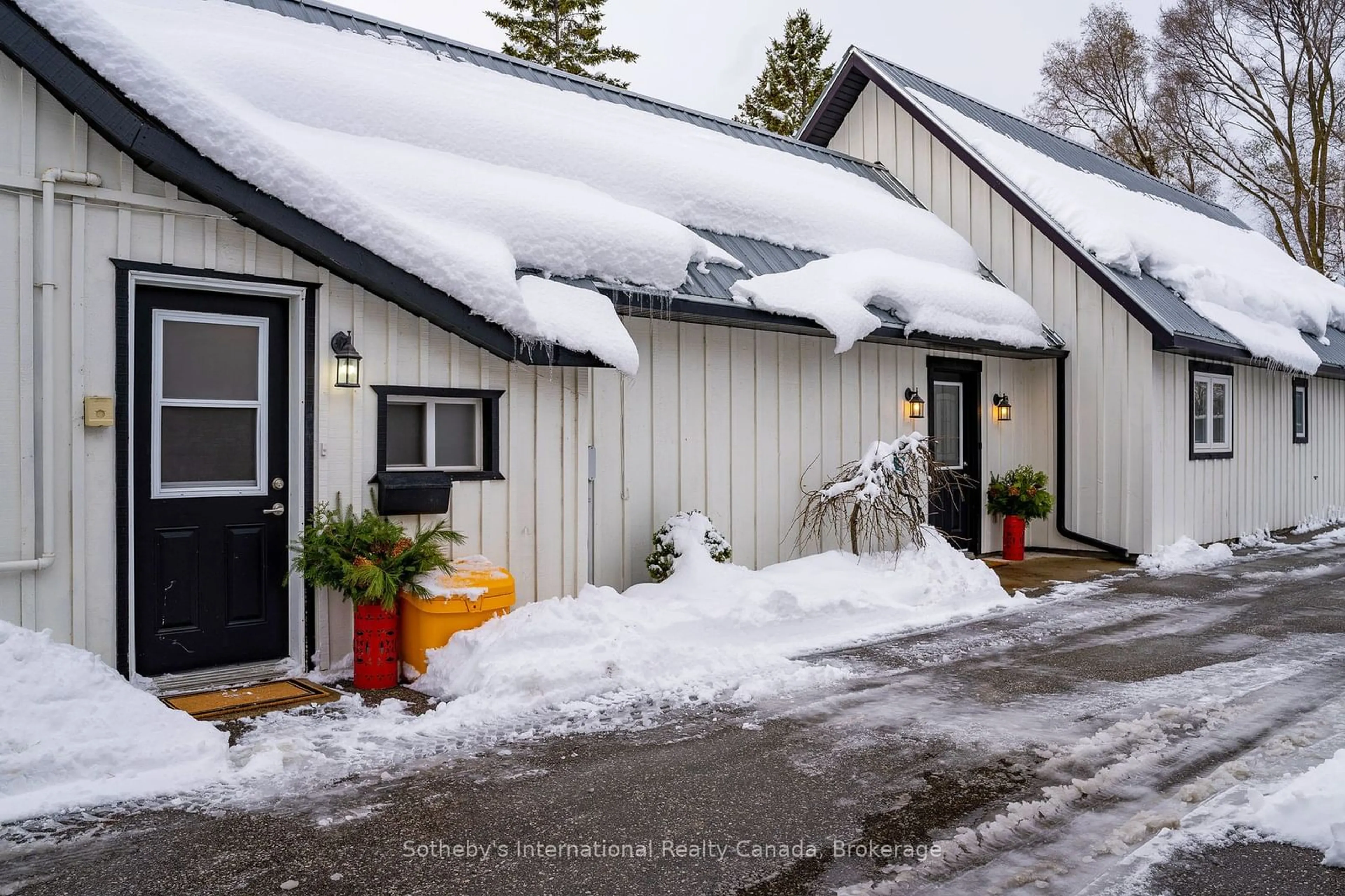 A pic from exterior of the house or condo, cottage for 223 Sixth St, Collingwood Ontario L9Y 1Z2