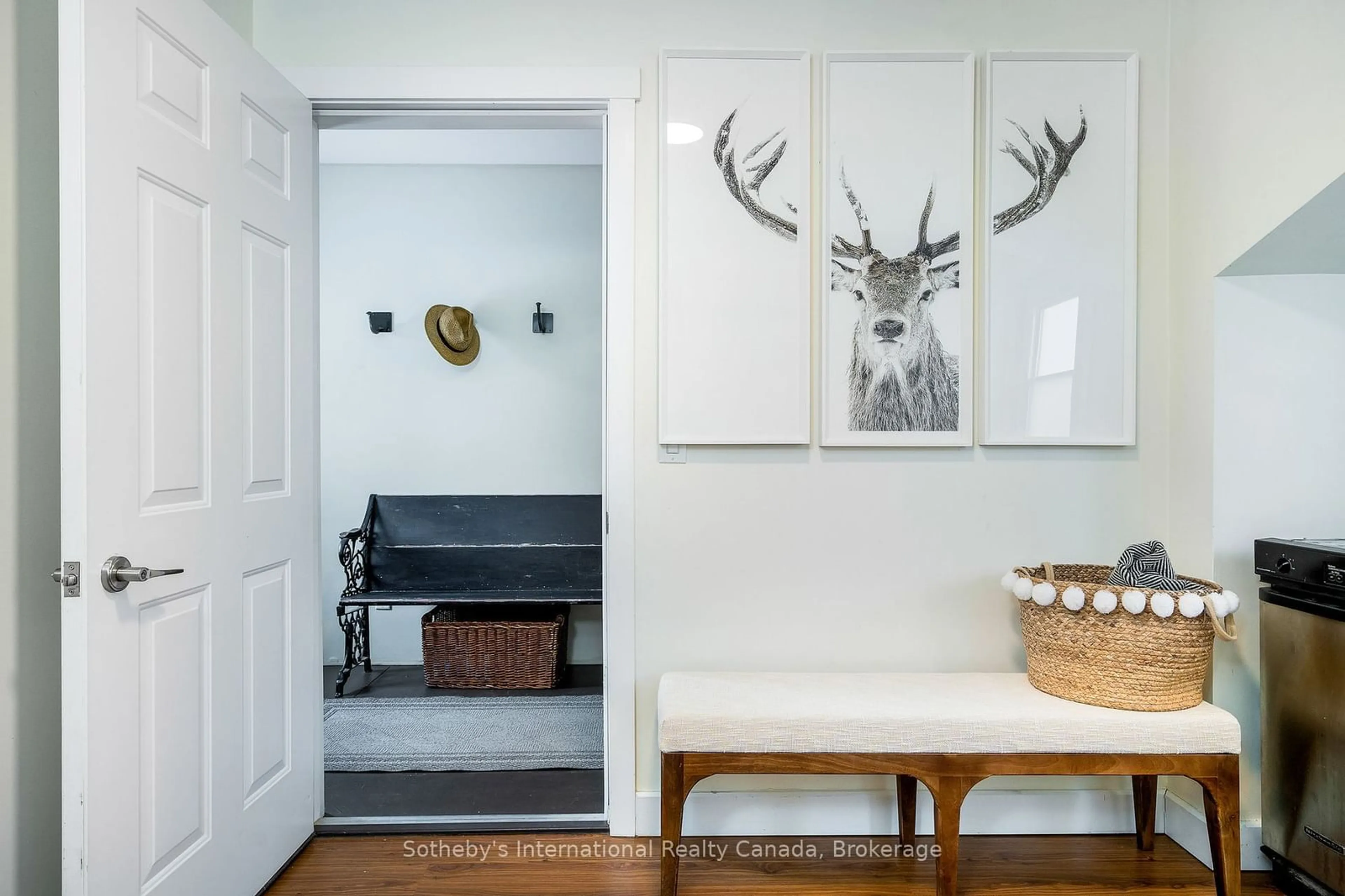 Indoor entryway, wood floors for 223 Sixth St, Collingwood Ontario L9Y 1Z2