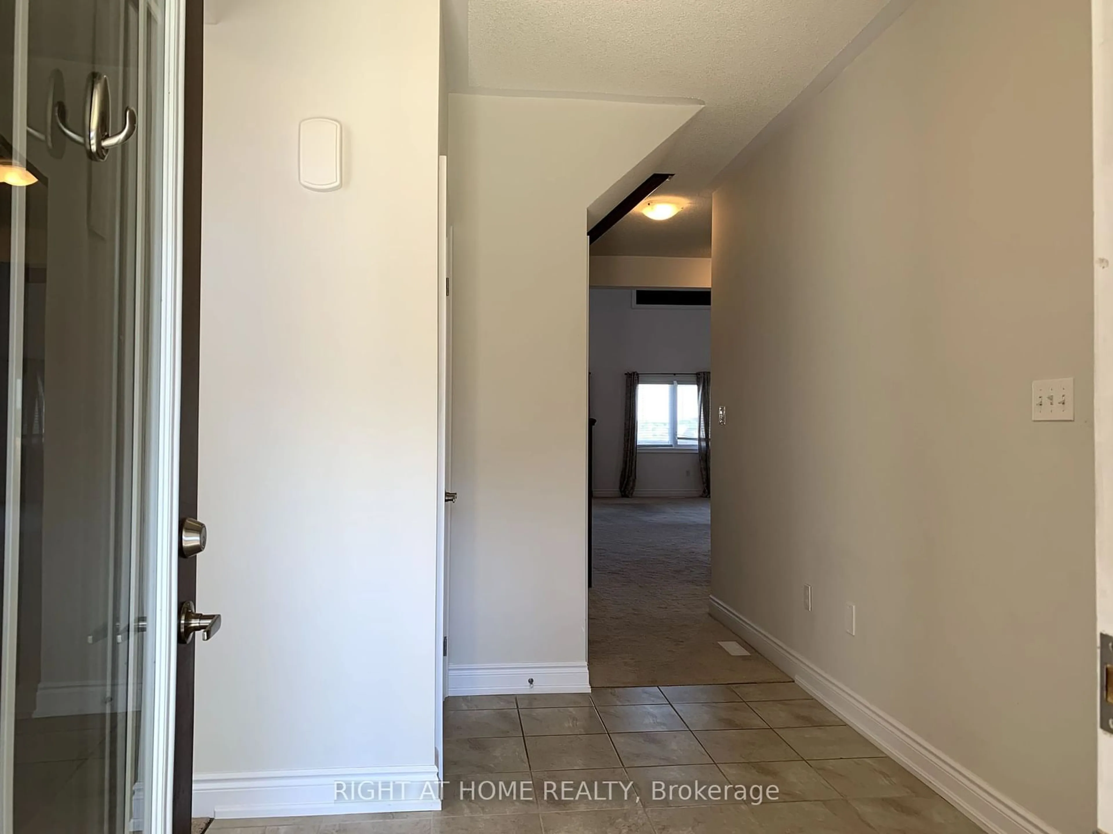 Indoor entryway, not visible floor for 3139 Monarch Dr, Orillia Ontario L3V 7X1