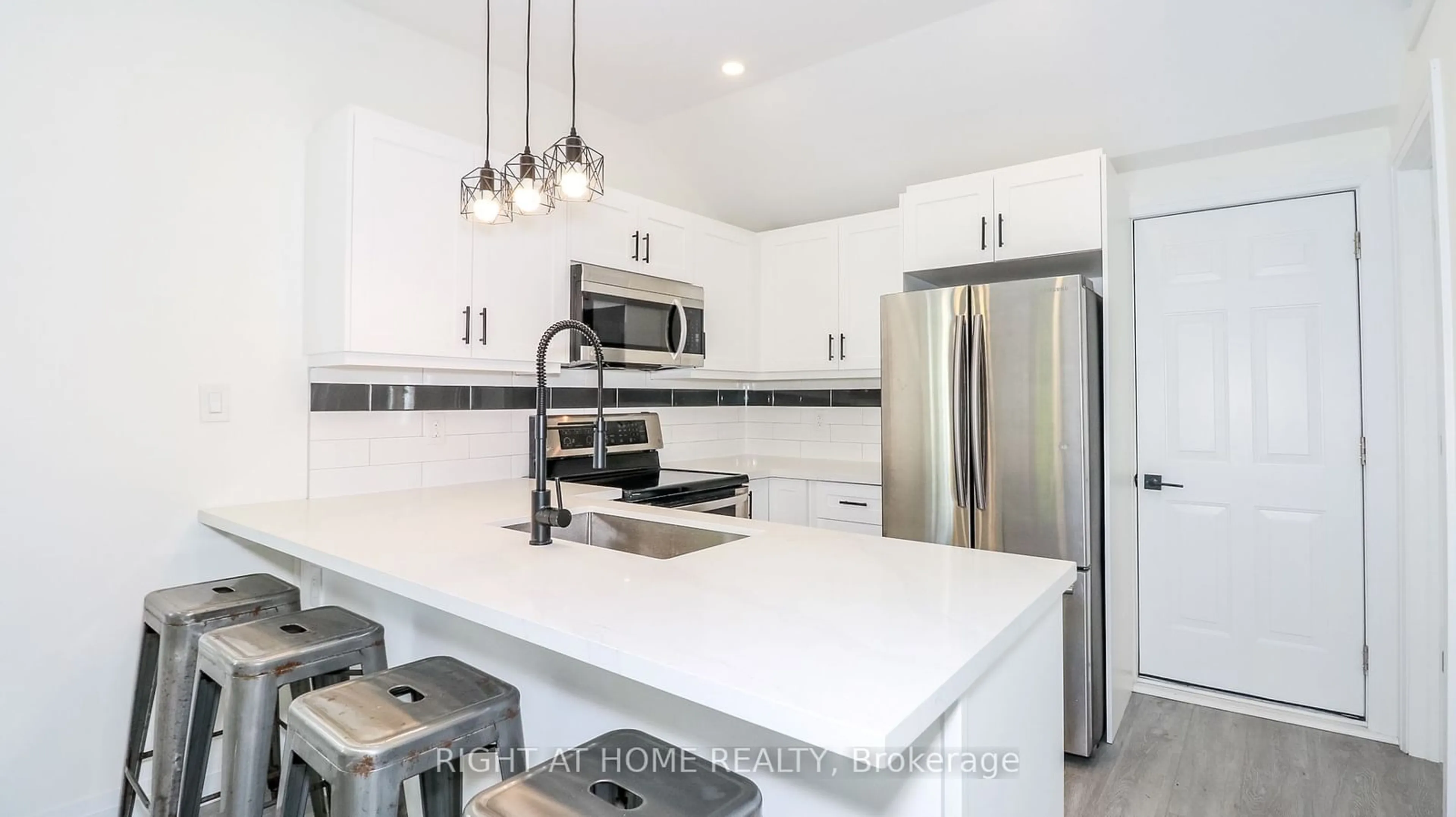 Open concept kitchen for 6 Blackman Blvd, Oro-Medonte Ontario L0L 1T0