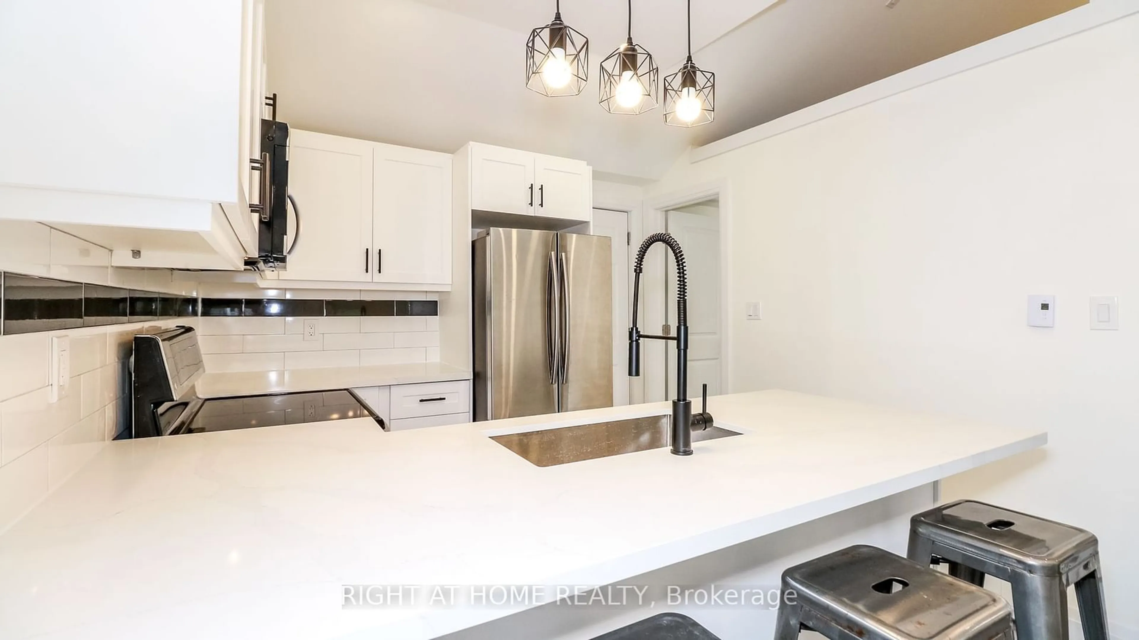 Open concept kitchen for 6 Blackman Blvd, Oro-Medonte Ontario L0L 1T0